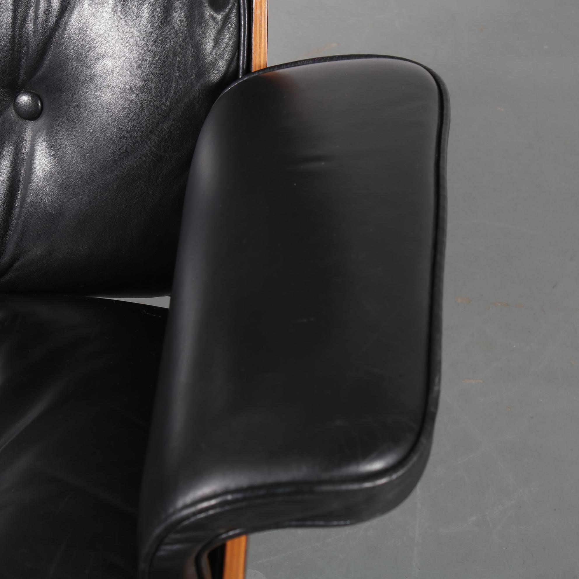 Pair of Charles and Ray Eames Lounge Chairs for Herman Miller, circa 1970 9