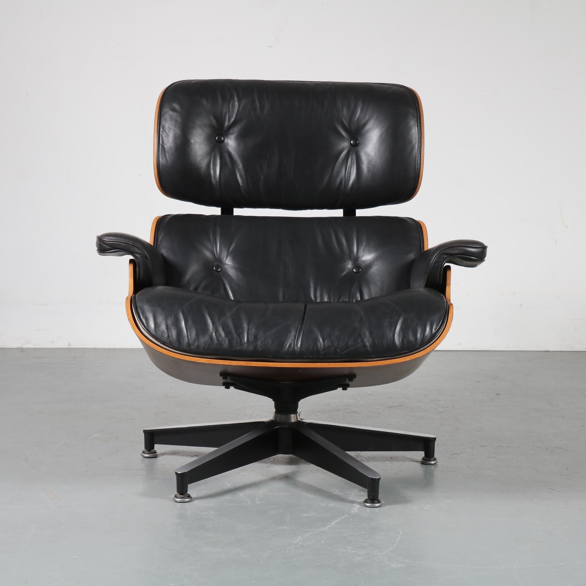 Pair of Charles and Ray Eames Lounge Chairs for Herman Miller, circa 1970 In Good Condition In Amsterdam, NL