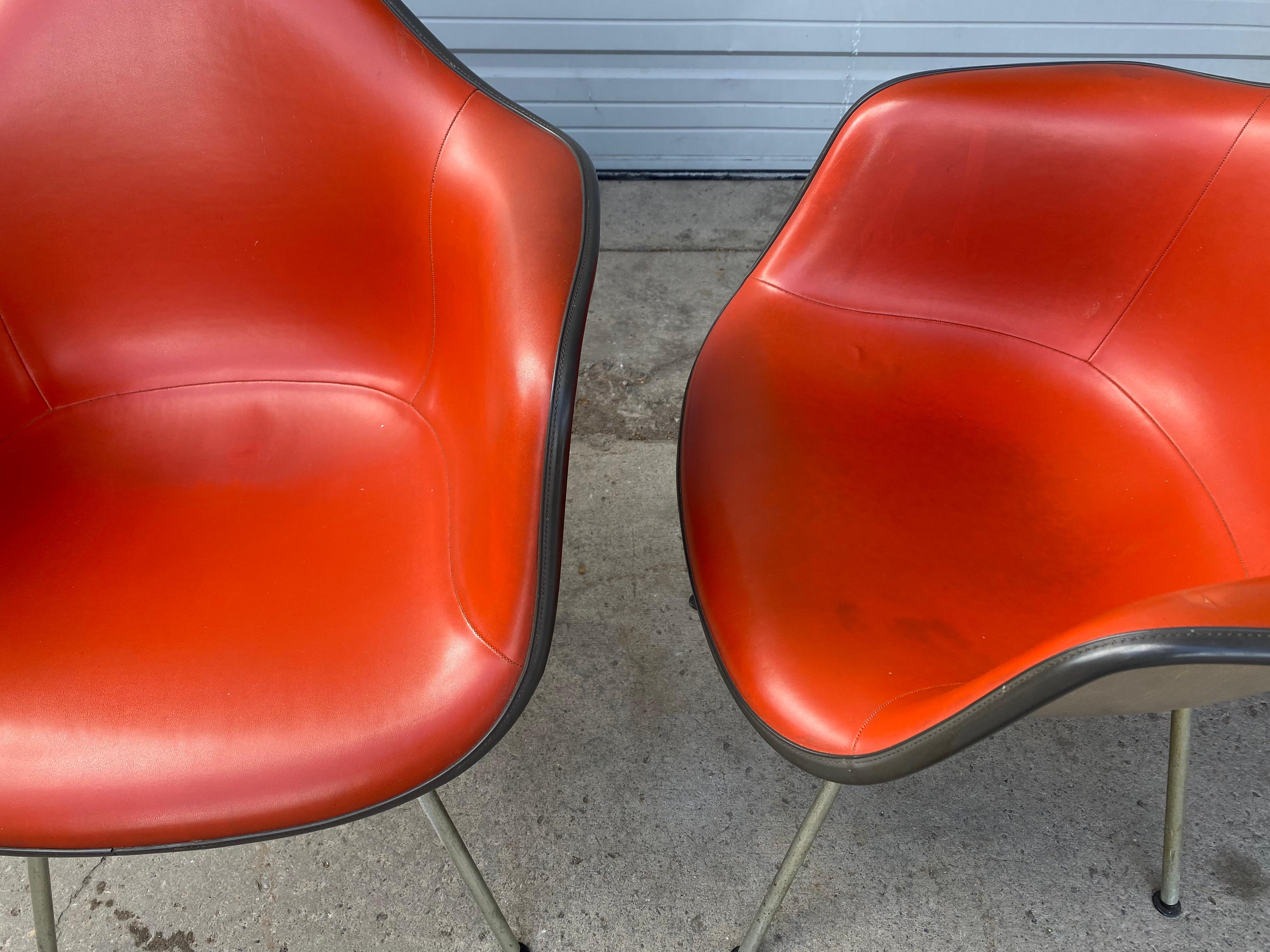 Mid-Century Modern Pair of Charles and Ray Eames Padded Arm Shell Chairs, Two-Tone /Herman Miller For Sale