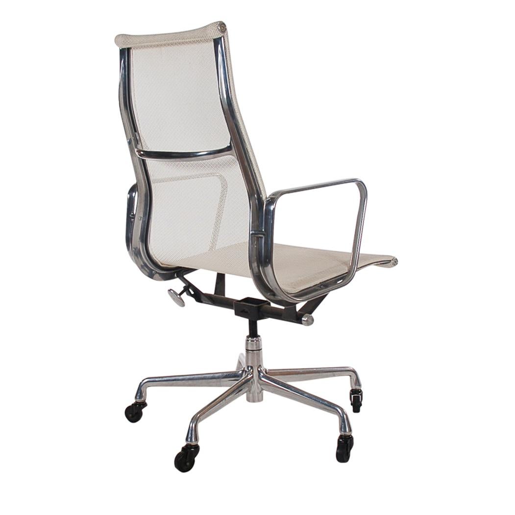 Pair of Charles Eames for Herman Miller White Conference Room Office Chairs In Good Condition In Philadelphia, PA