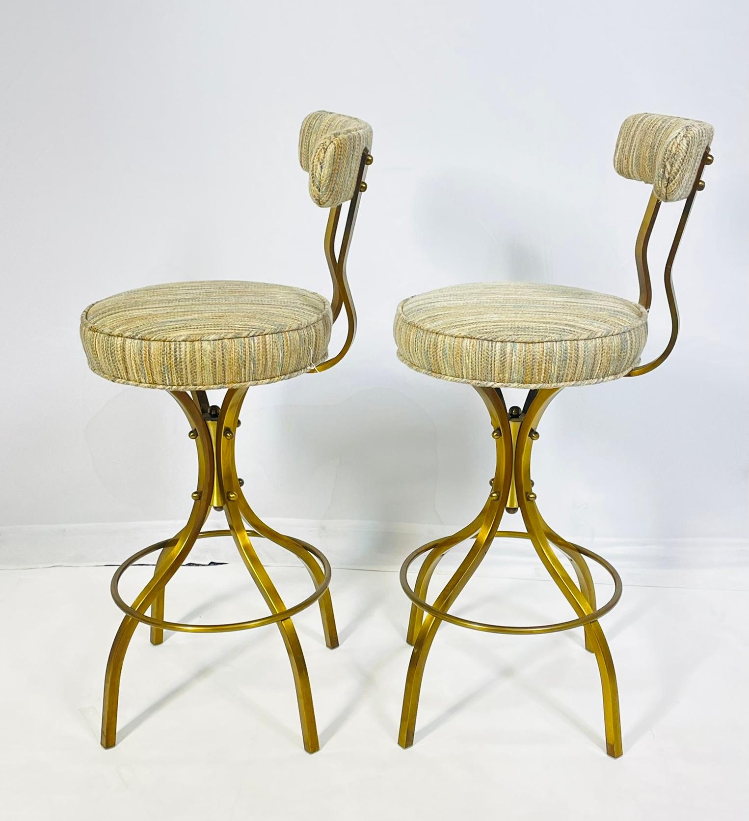 Fait main Paire de tabourets de bar pivotants en laiton massif Charles Hollis Jones 