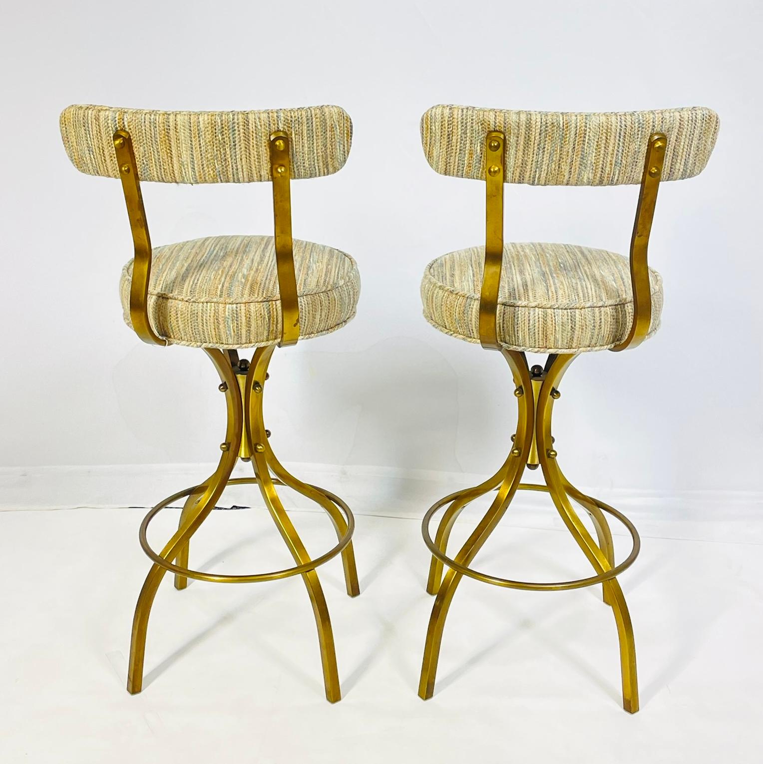 Paire de tabourets de bar pivotants en laiton massif Charles Hollis Jones 