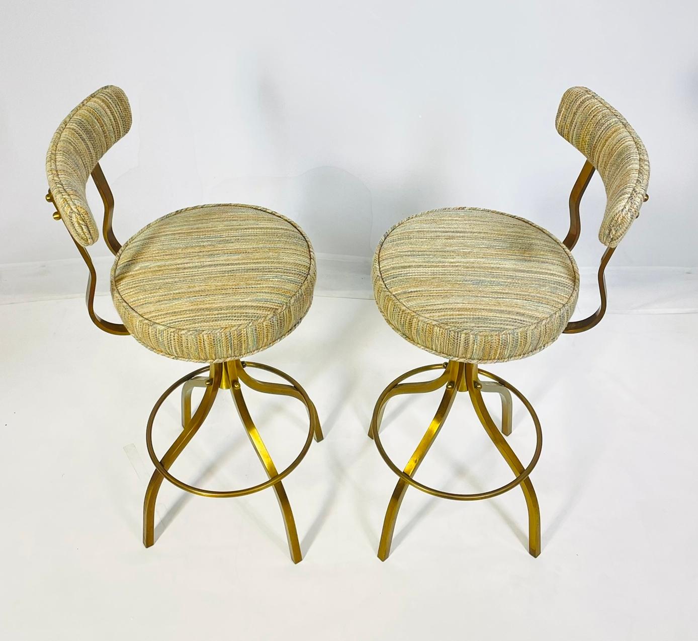 Laiton Paire de tabourets de bar pivotants en laiton massif Charles Hollis Jones 