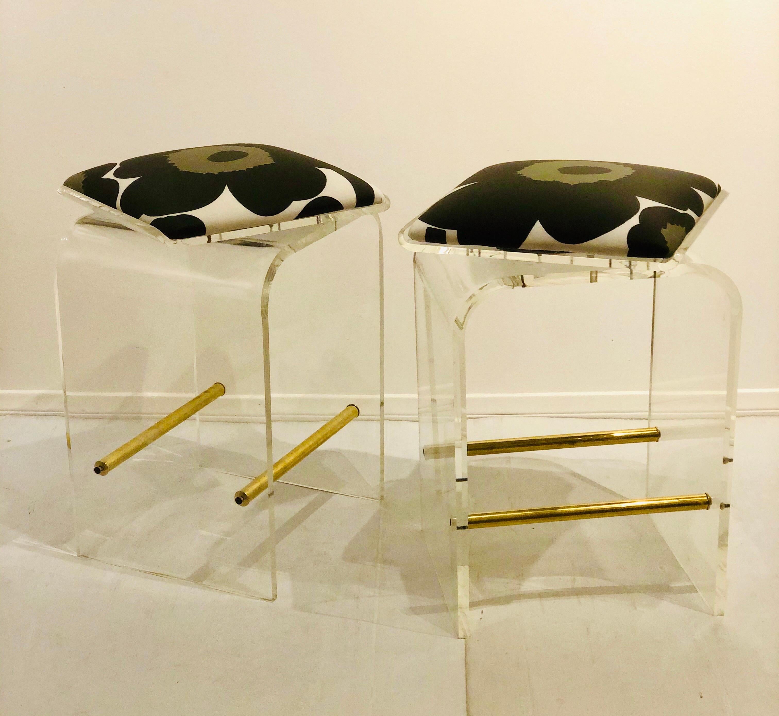 20th Century Pair of Charles Hollis Jones Waterfall Bar Stools in Lucite with Swiveling Seats