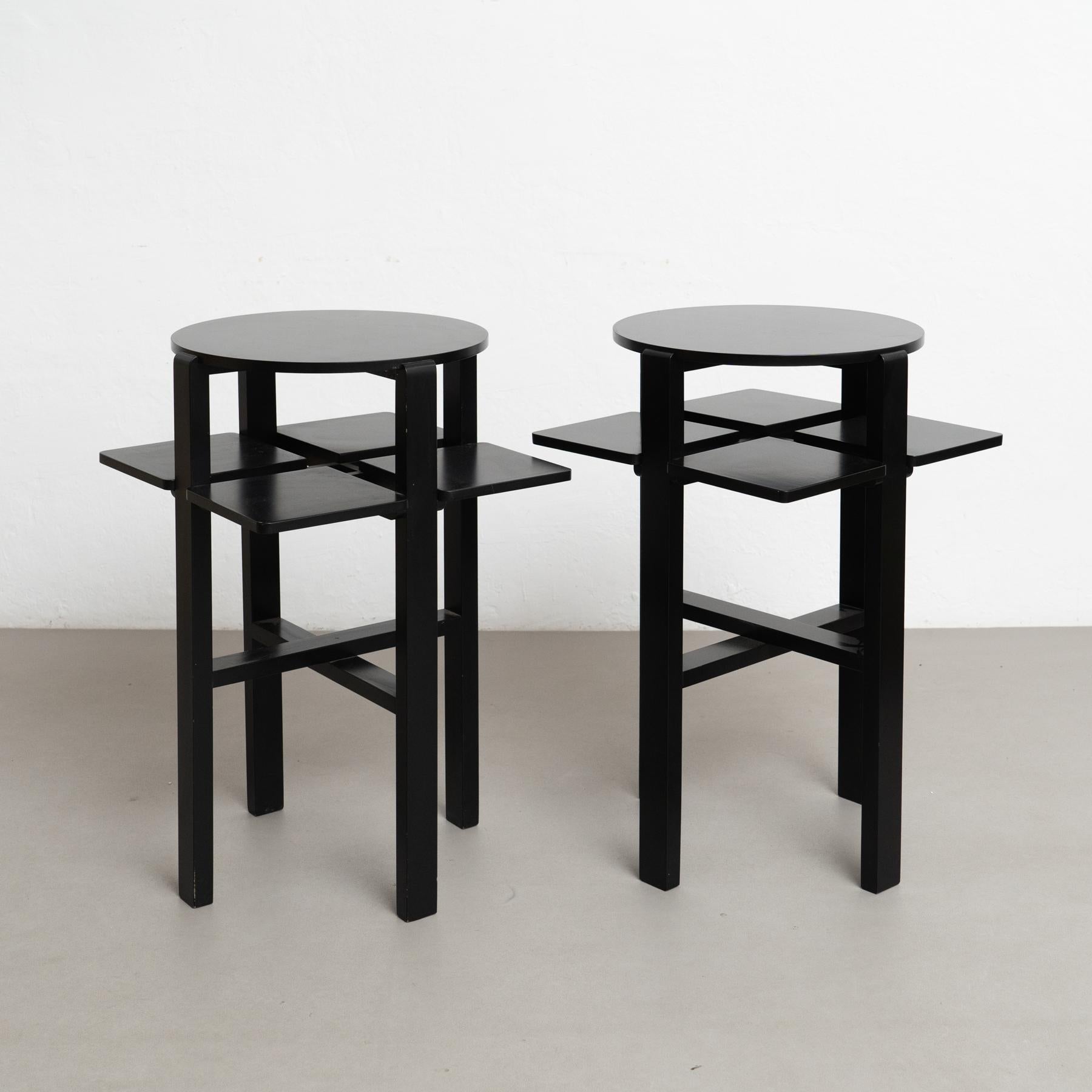 Pareja de mesas auxiliares de dominó Charles Rennie Mackintosh lacadas en negro, hacia 1970 en Bueno Estado en Barcelona, Barcelona
