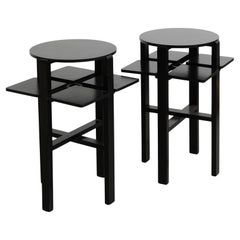 Pareja de mesas auxiliares de dominó Charles Rennie Mackintosh lacadas en negro, hacia 1970