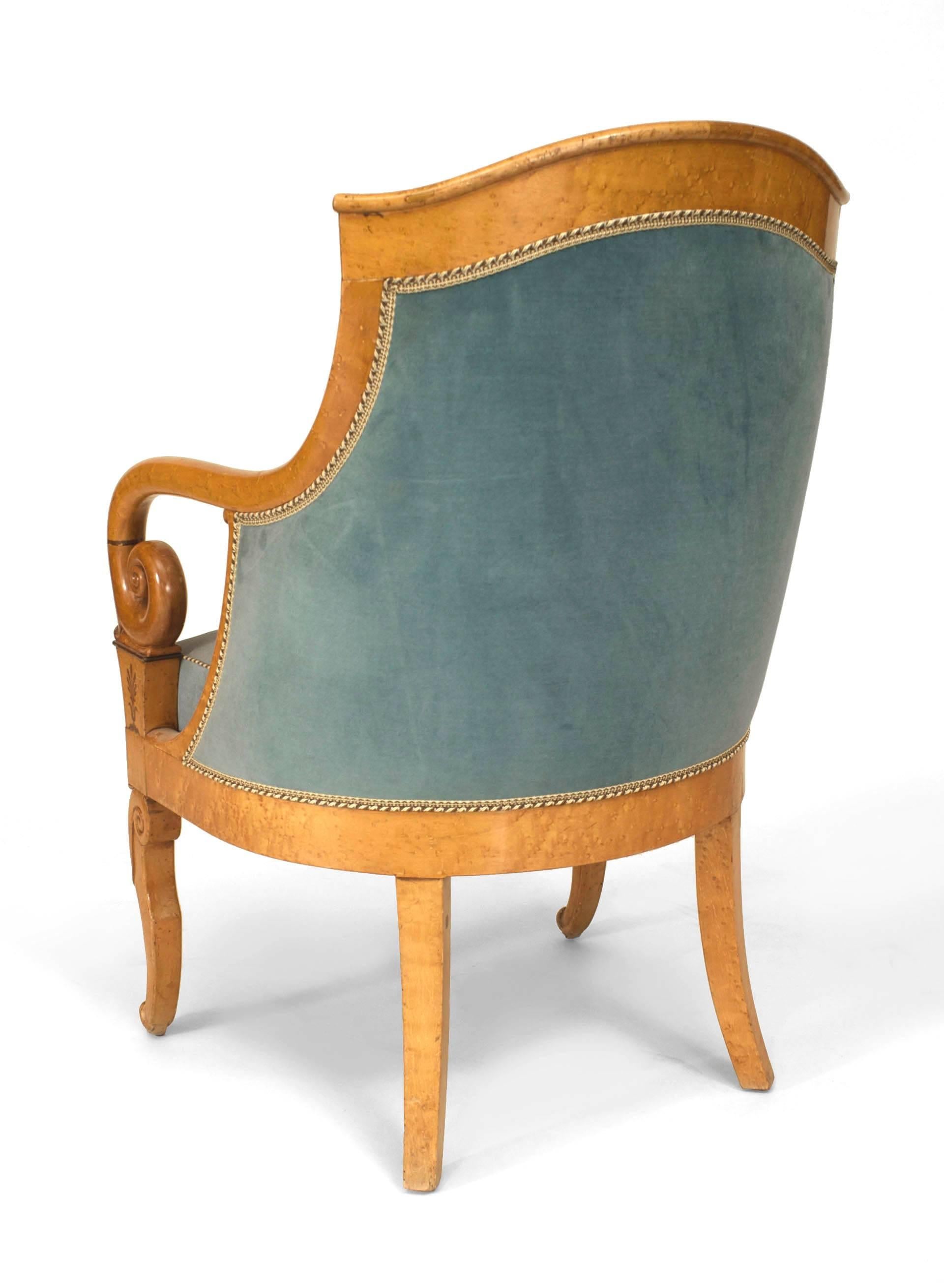 Érable Paire de fauteuils français Charles X en velours bleu en vente