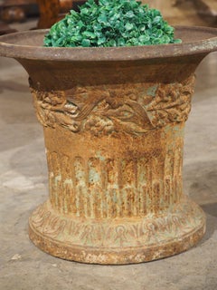 Ein Paar französische Jardinière-Töpfe aus Gusseisen aus der Zeit von Charles X. aus den frühen 1800er Jahren
