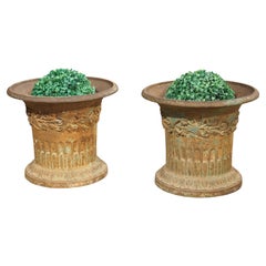 Ein Paar französische Jardinière-Töpfe aus Gusseisen aus der Zeit von Charles X. aus den frühen 1800er Jahren
