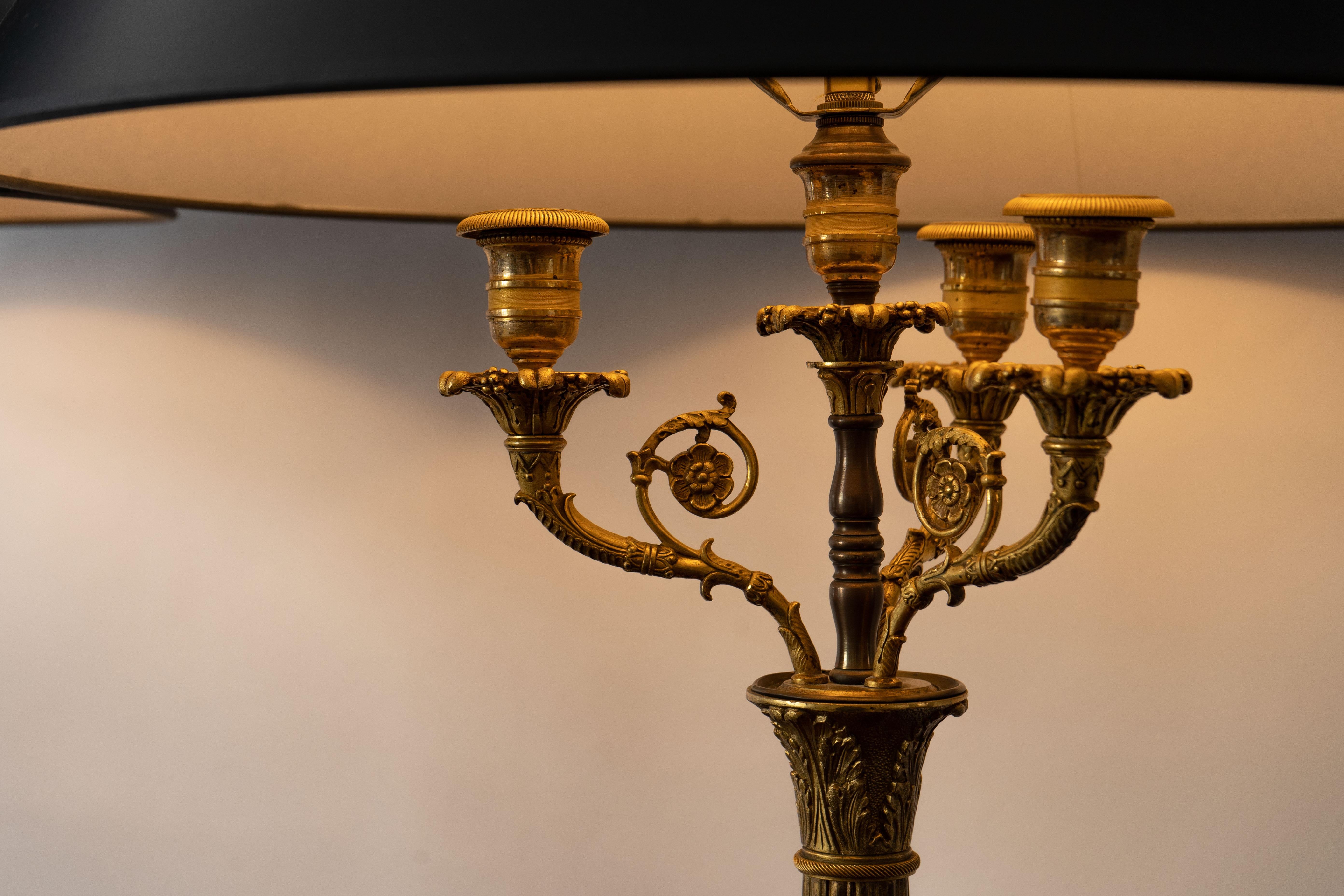 Paar Charles X Lampen aus vergoldeter Bronze (Charles X.) im Angebot
