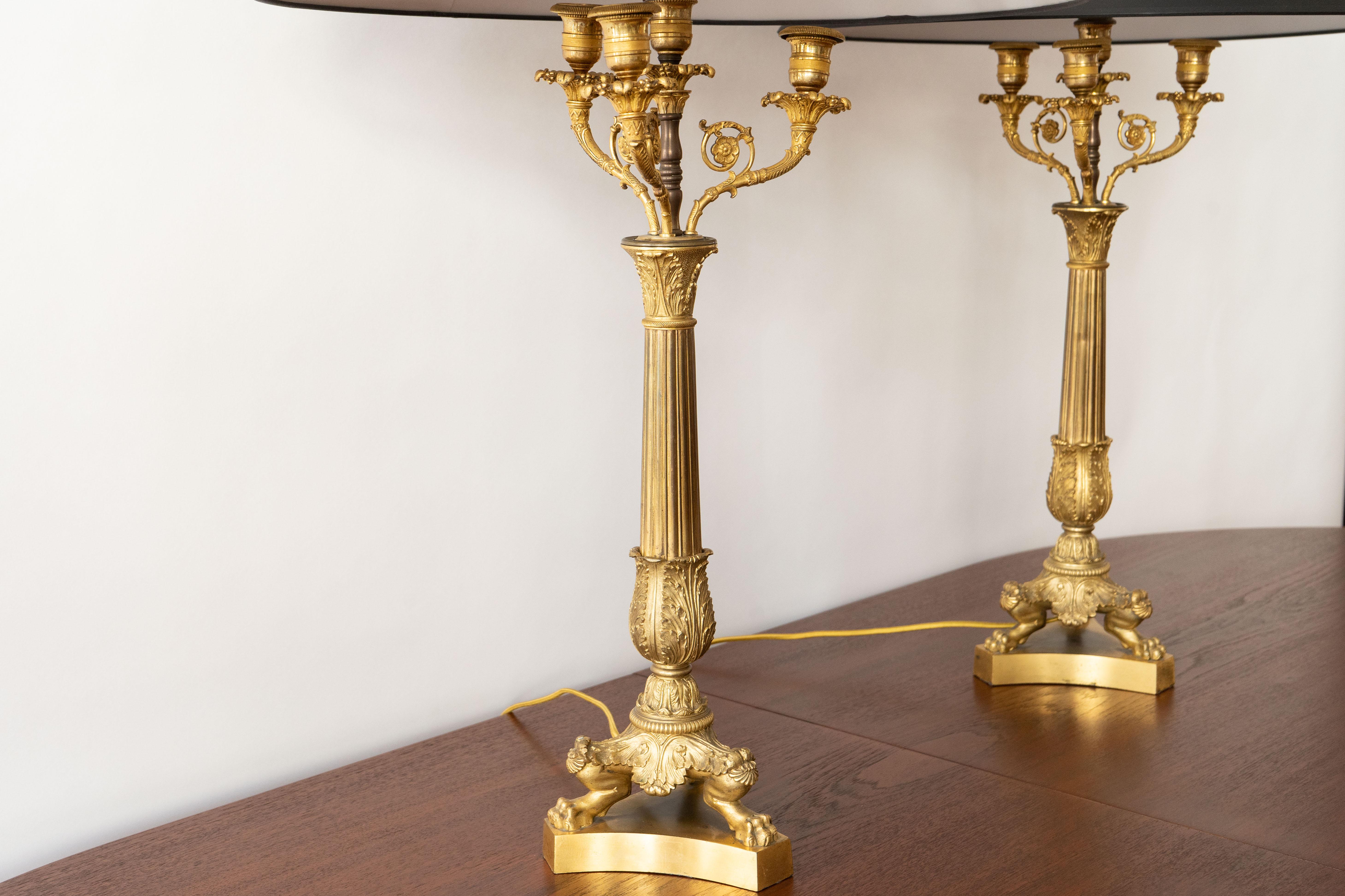 Paar Charles X Lampen aus vergoldeter Bronze (Französisch) im Angebot