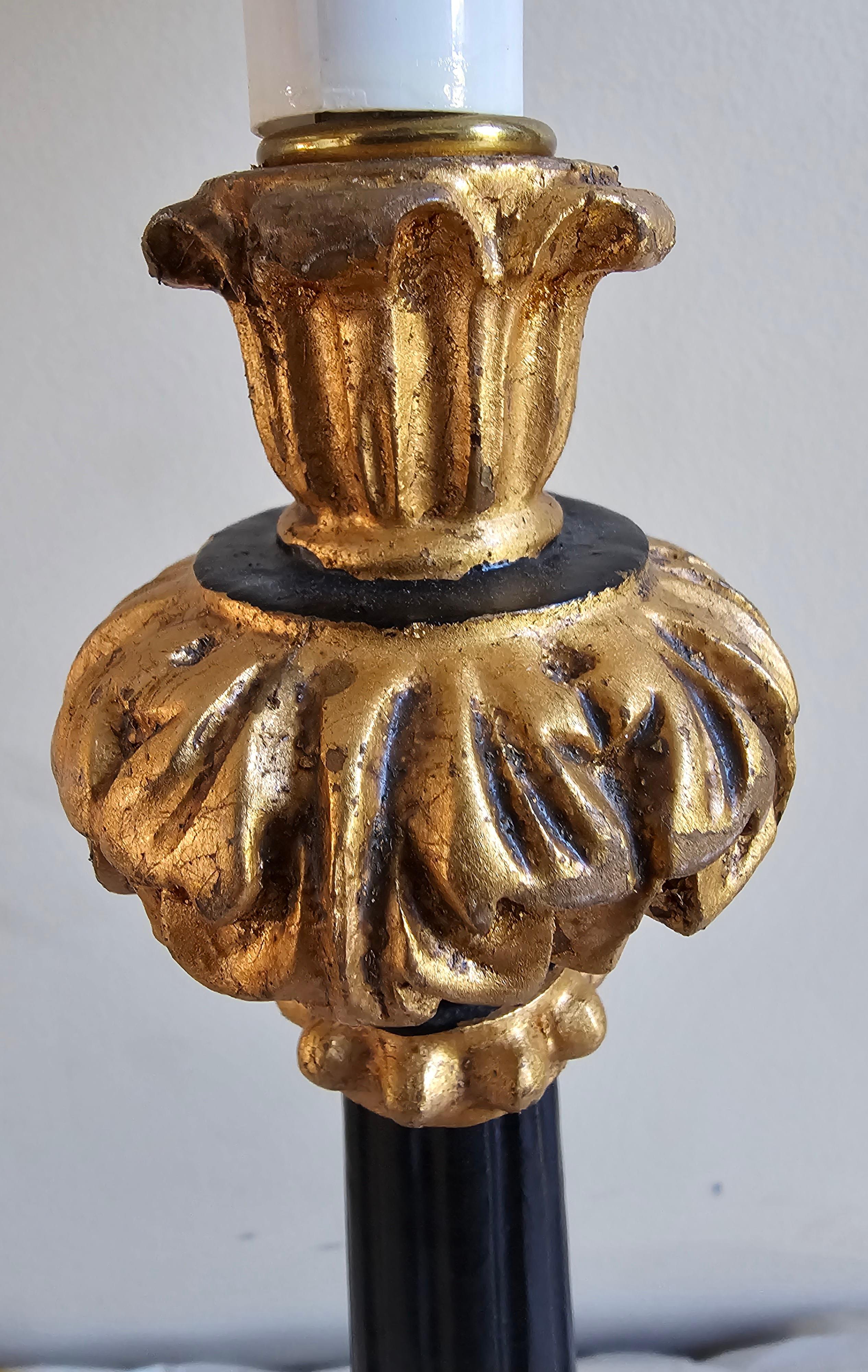 Paire de chandeliers en bois doré et émail noir montés en lampe, Charles X St. Bon état - En vente à Germantown, MD