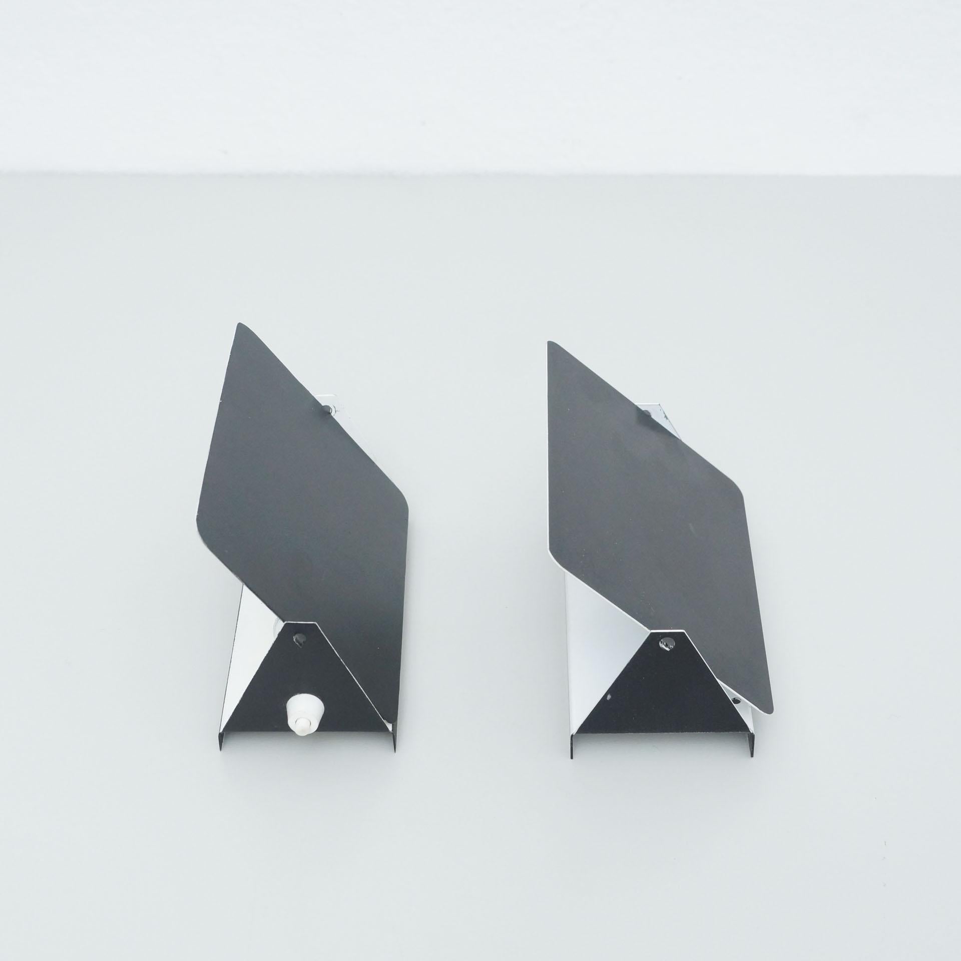 Pair of Charlotte Perriand Mid-Century Modern Black Metal CP-1 Wall Light, 1960 In Good Condition In Barcelona, Barcelona