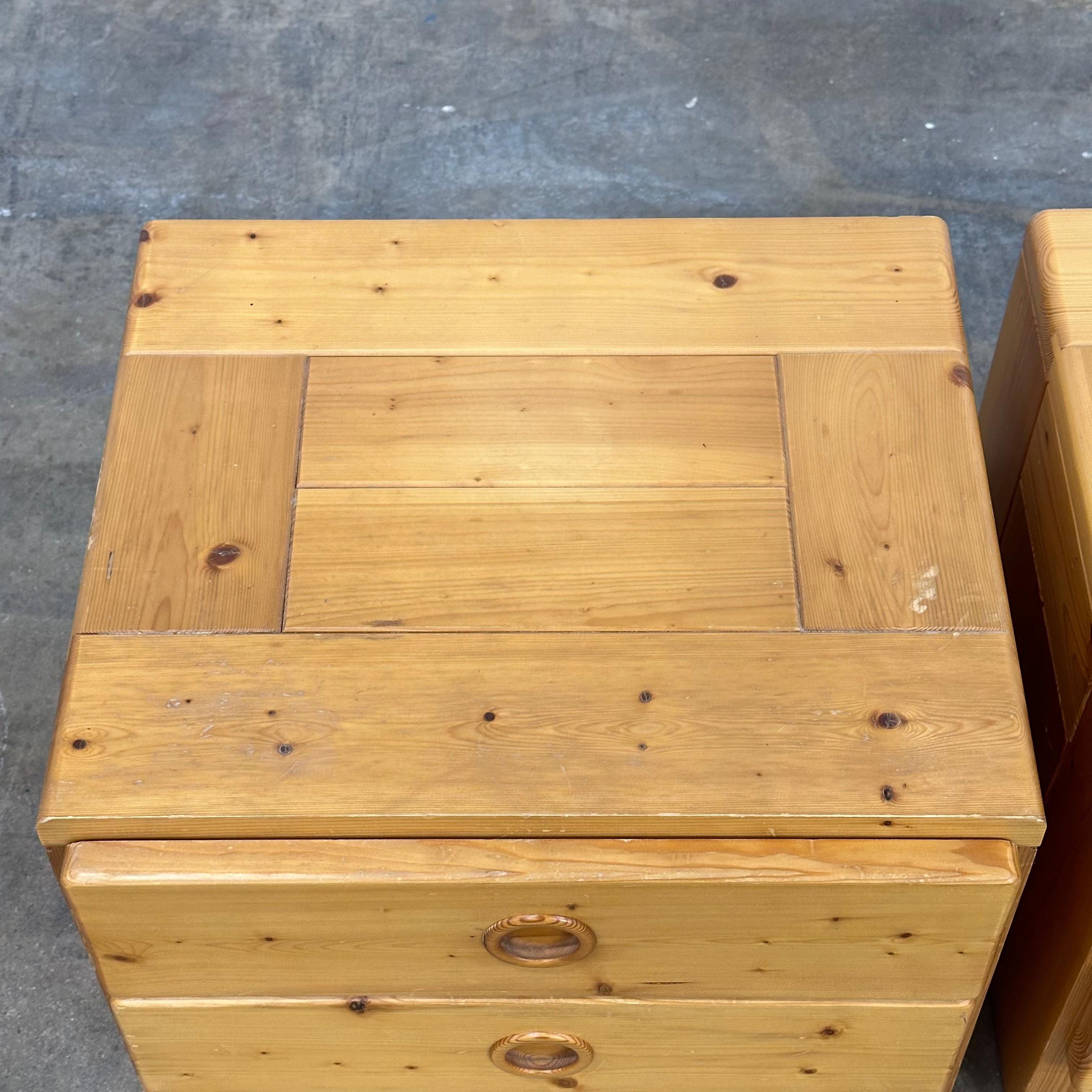 Pair of Charlotte Perriand Pine Nightstands for Les Arcs, France, 1960s In Good Condition In Skokie, IL