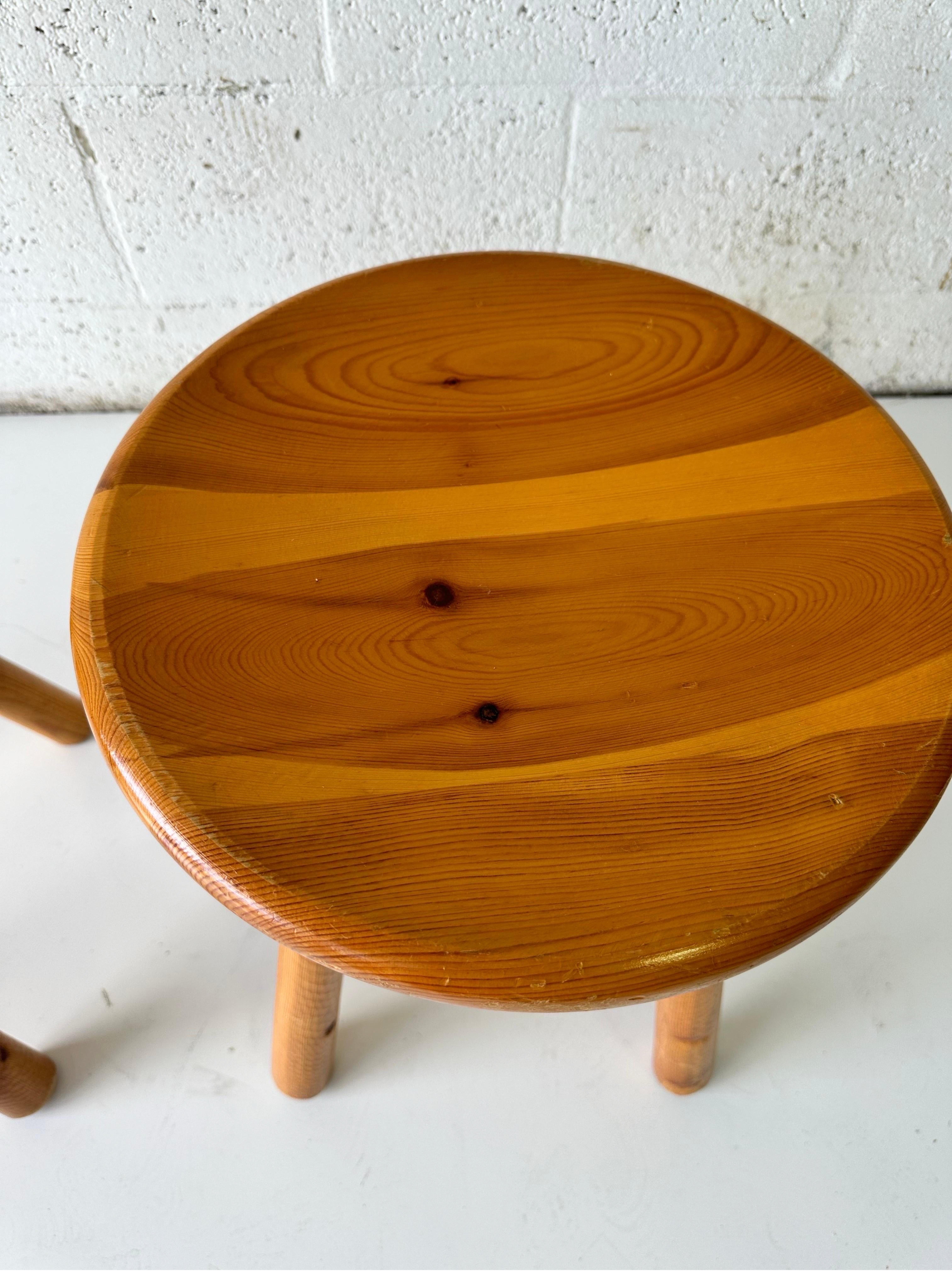 Pair of Charlotte Perriand Style Pine Stools In Good Condition For Sale In Miami, FL