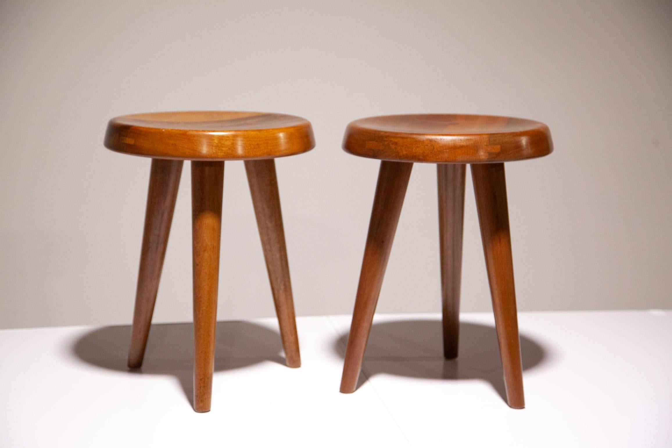 XXIe siècle et contemporain Paire de tabourets de style Charlotte Perriand