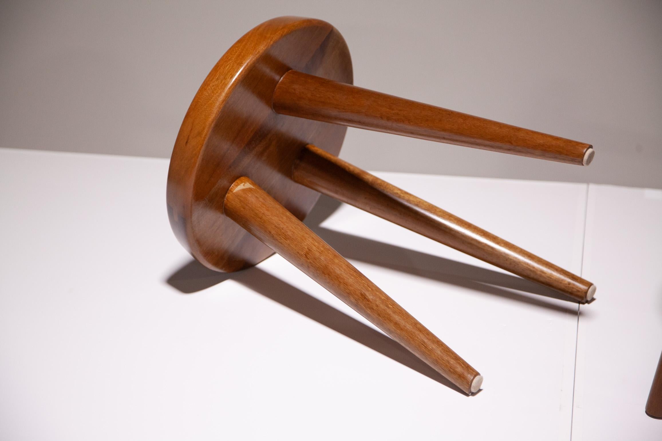 Paire de tabourets de style Charlotte Perriand 1