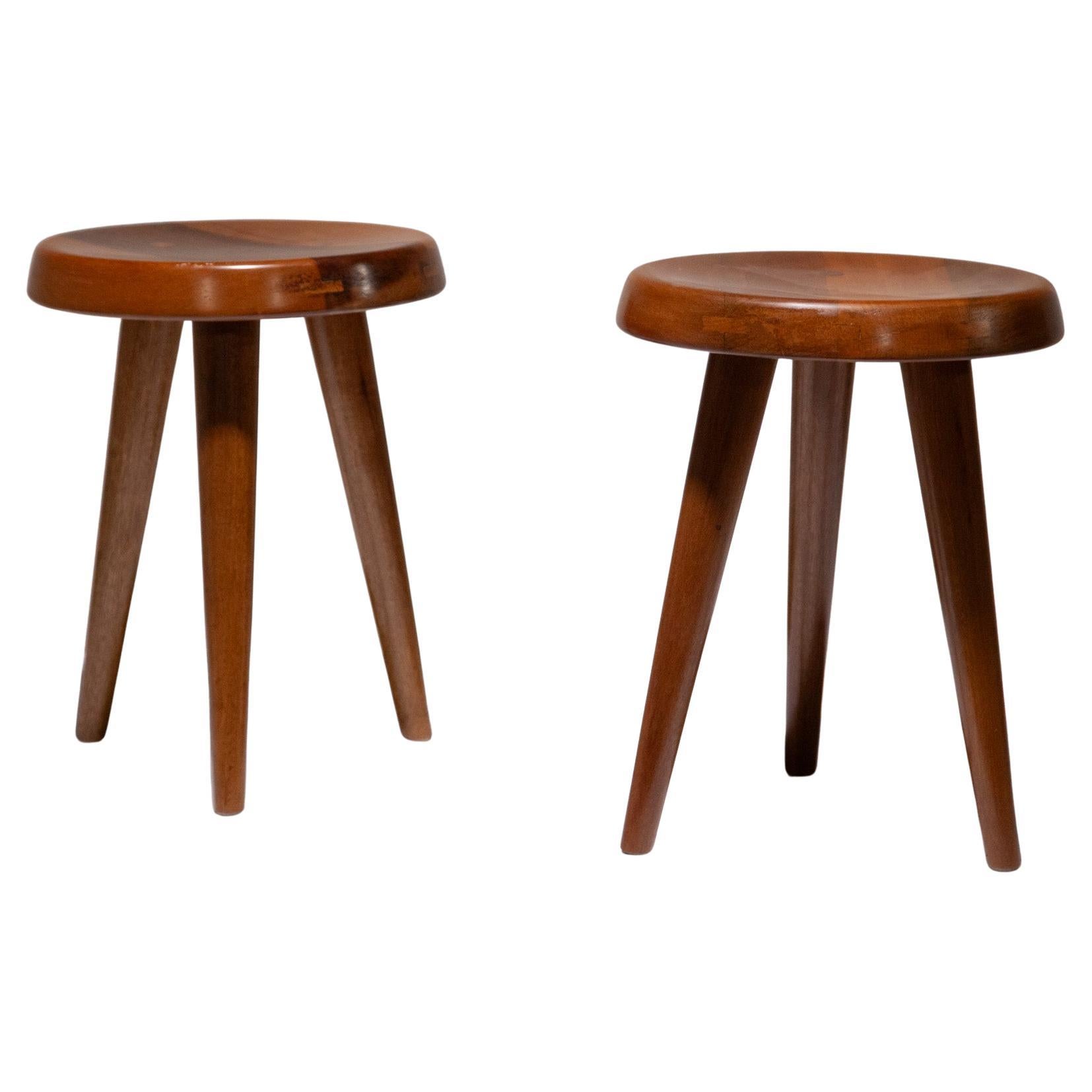 Paire de tabourets de style Charlotte Perriand