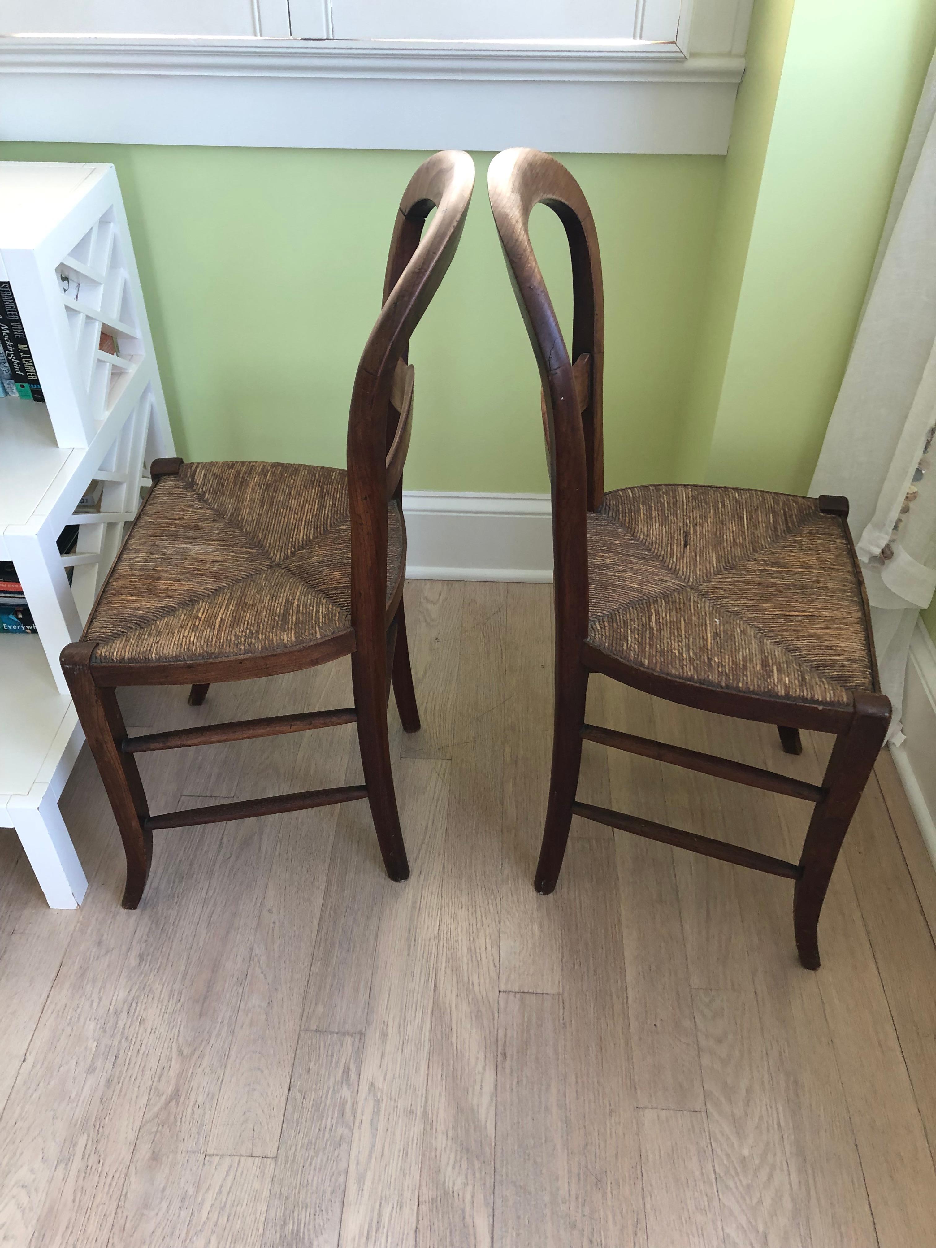 North American Pair of Charming Antique Country Pine Side Chairs with Rush Seats For Sale