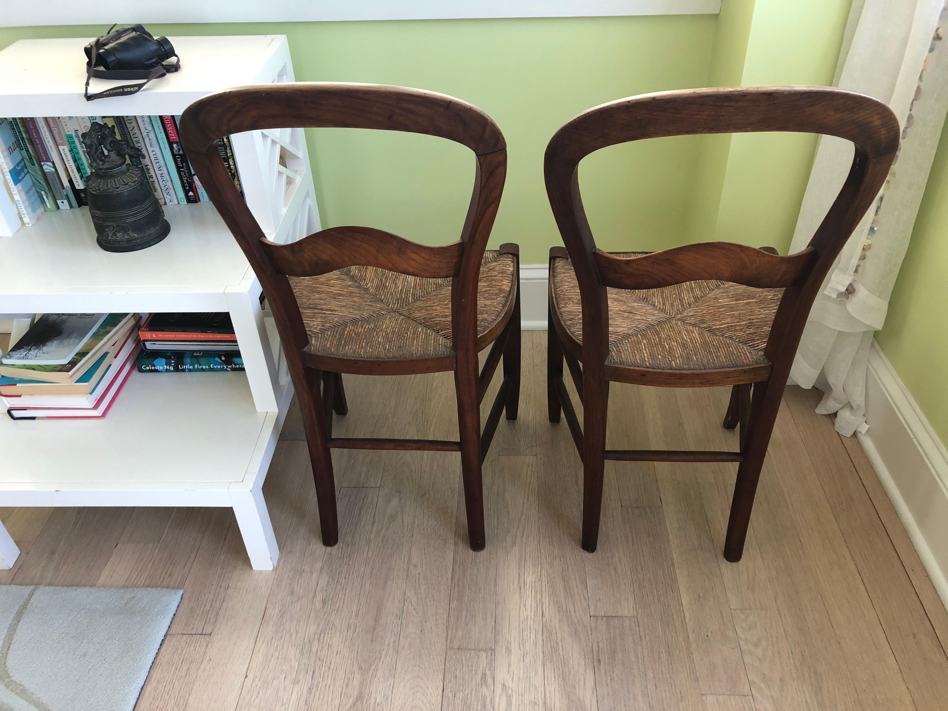 Pair of Charming Antique Country Pine Side Chairs with Rush Seats In Good Condition For Sale In Hopewell, NJ