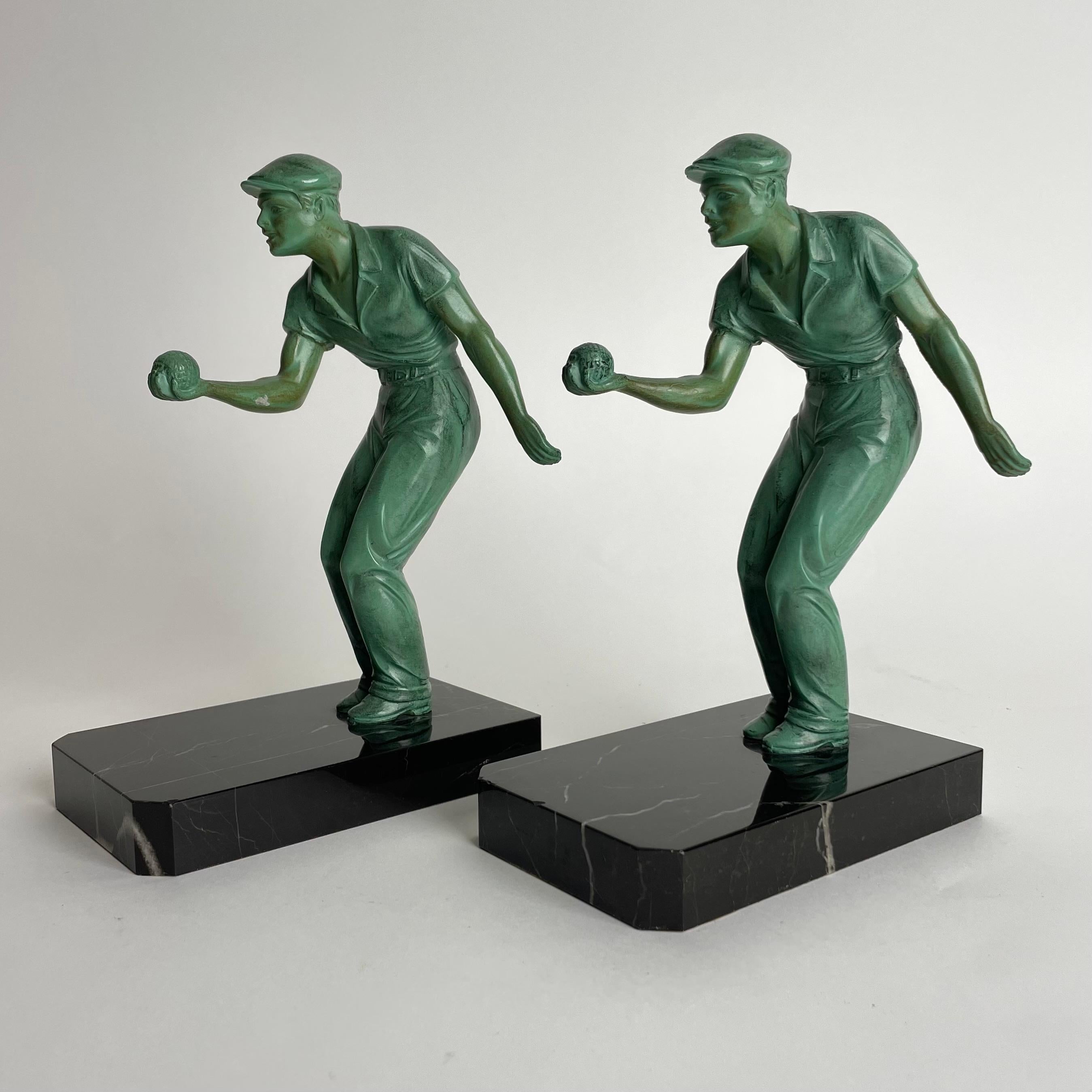 Pair of charming bookends in Art Deco with boule players from the 1930s-1940s. Made in painted metal with a marble base. France.

Wear consistent with age and use 