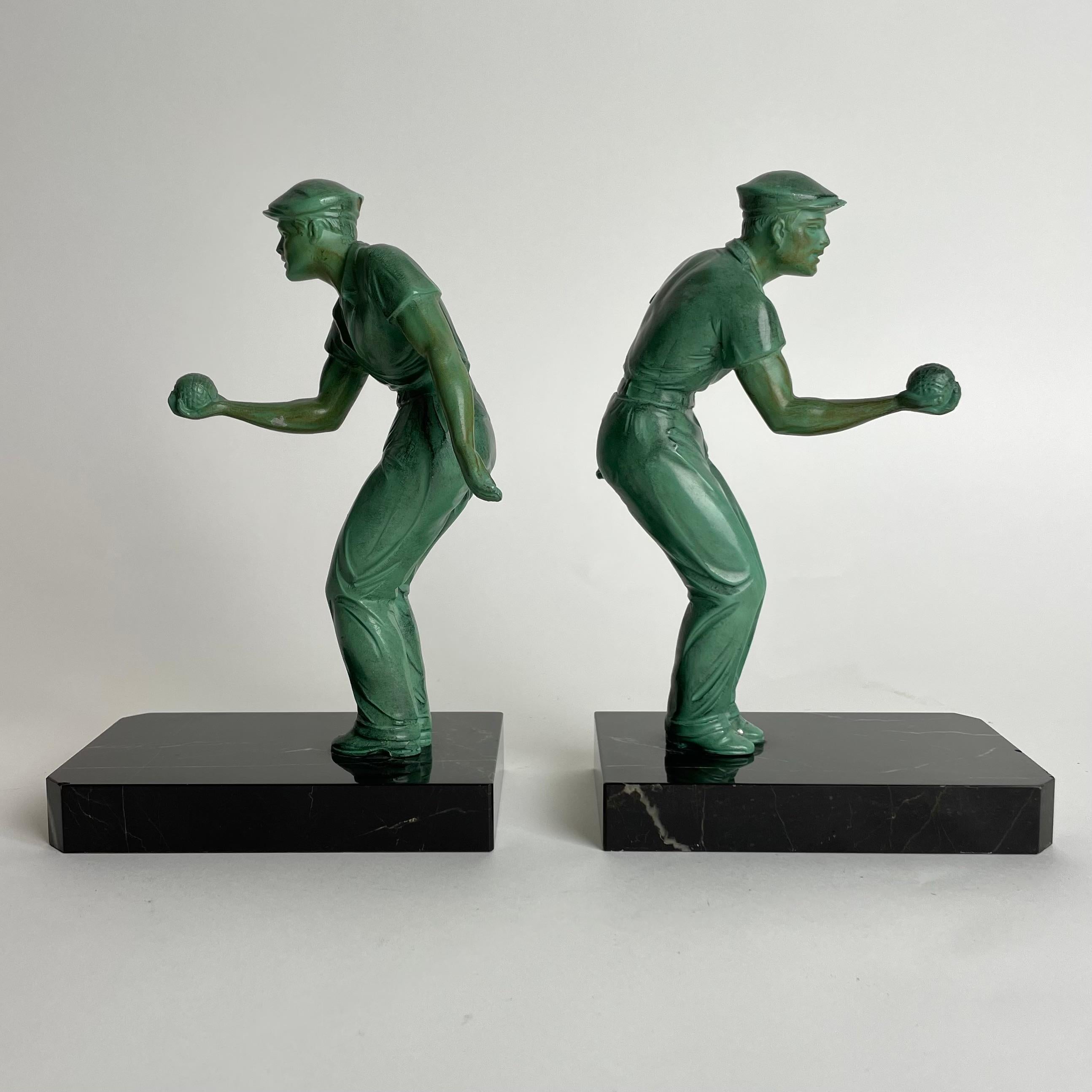 French Pair of charming bookends in Art Deco with boule players from the 1930s-1940s For Sale
