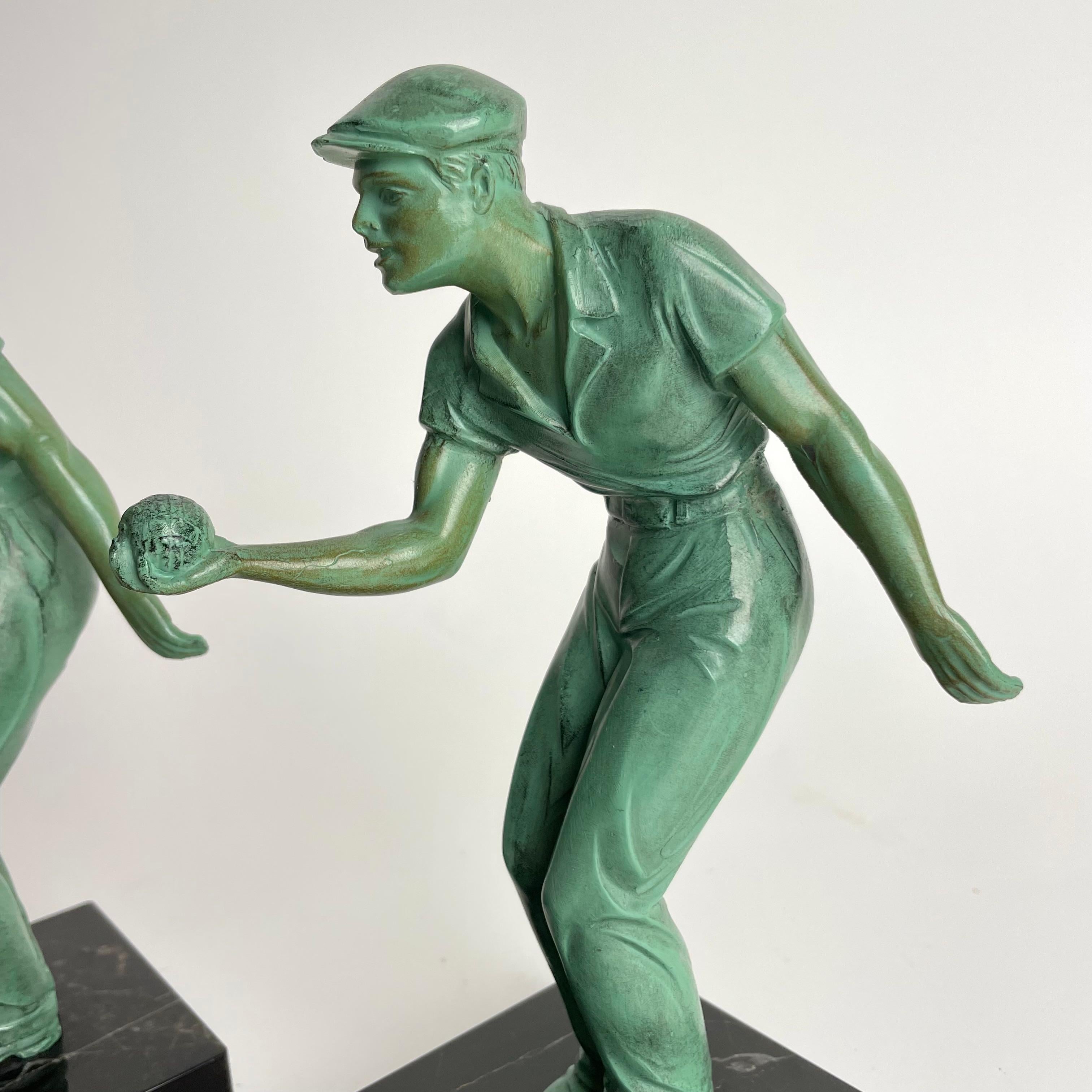 Metal Pair of charming bookends in Art Deco with boule players from the 1930s-1940s For Sale