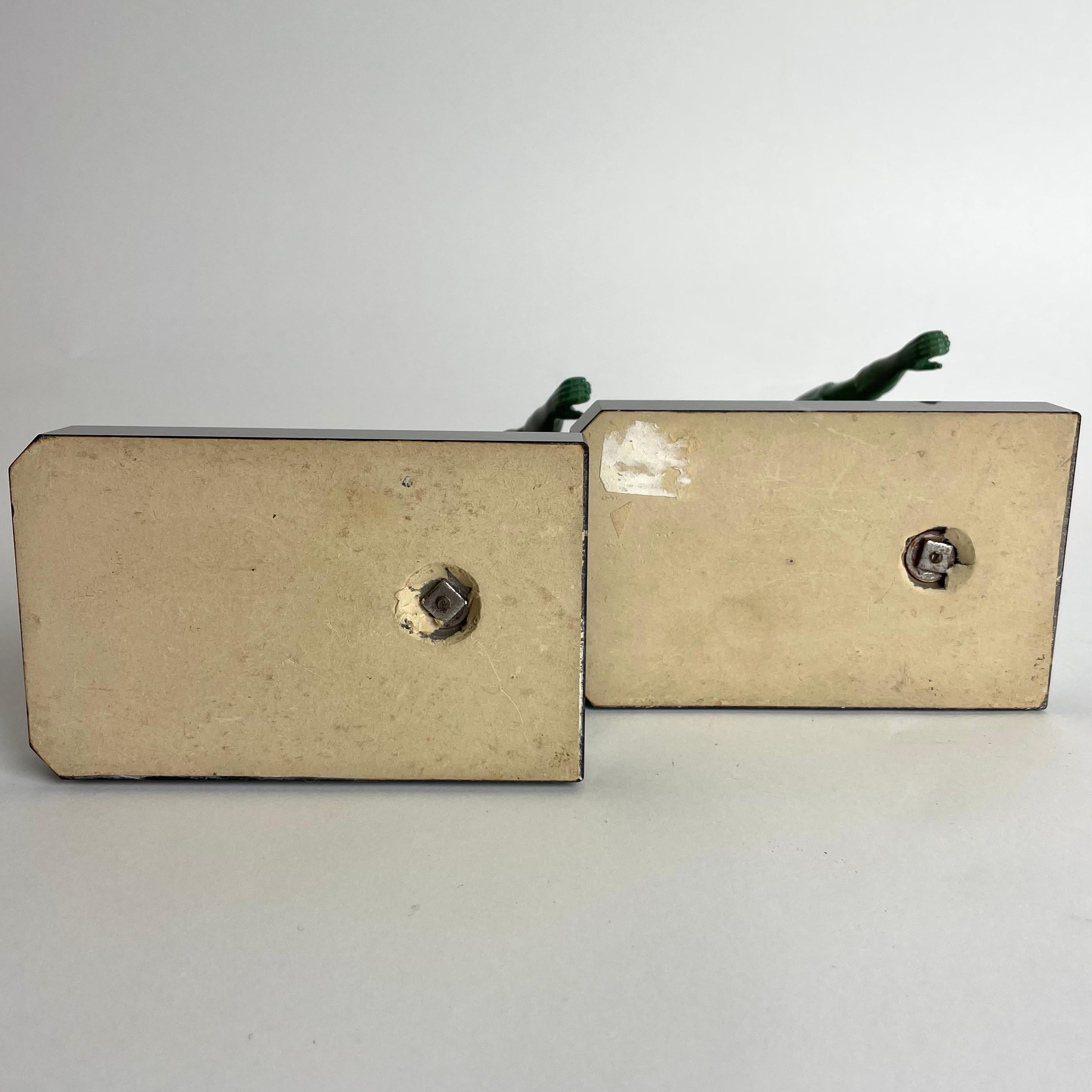 Pair of charming bookends in Art Deco with boule players from the 1930s-1940s For Sale 2