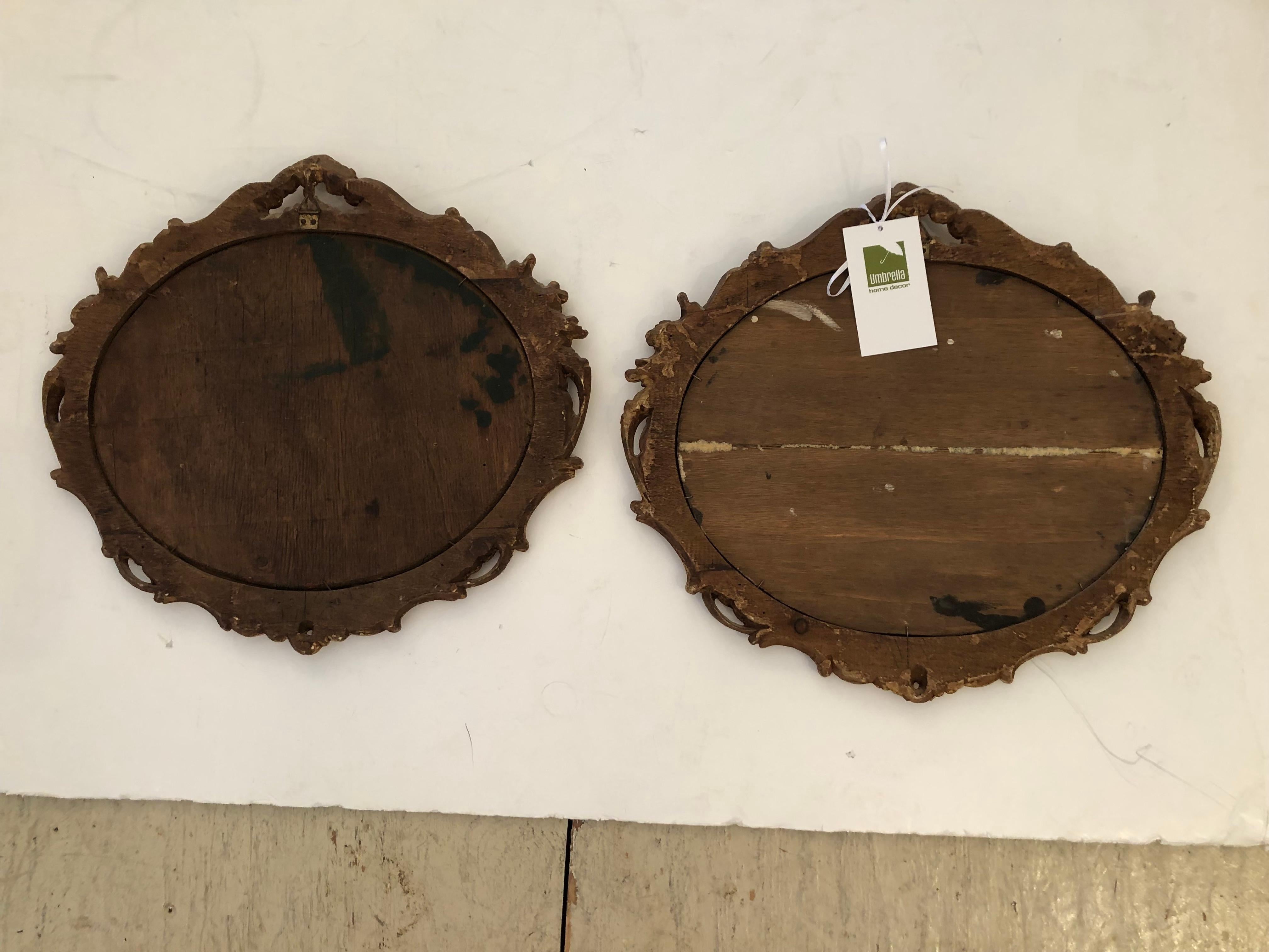 Pair of Charming European Oval Floral Still Lifes in Giltwood Frames 3