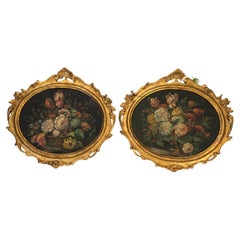 Pareja de encantadores bodegones florales ovalados europeos en marcos de madera dorada