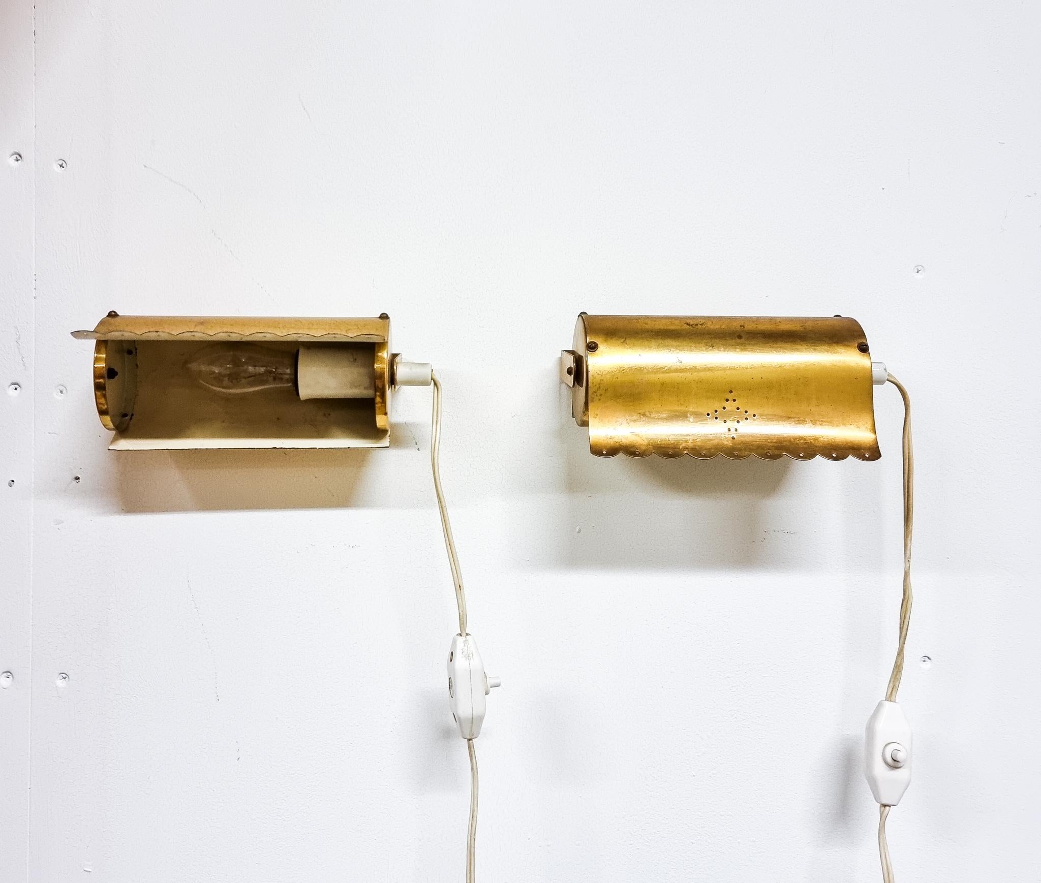 Pair of Charming Wall /Bed Lights, Brass with Star Pattern, Scandinavian Modern In Good Condition For Sale In Stockholm, SE