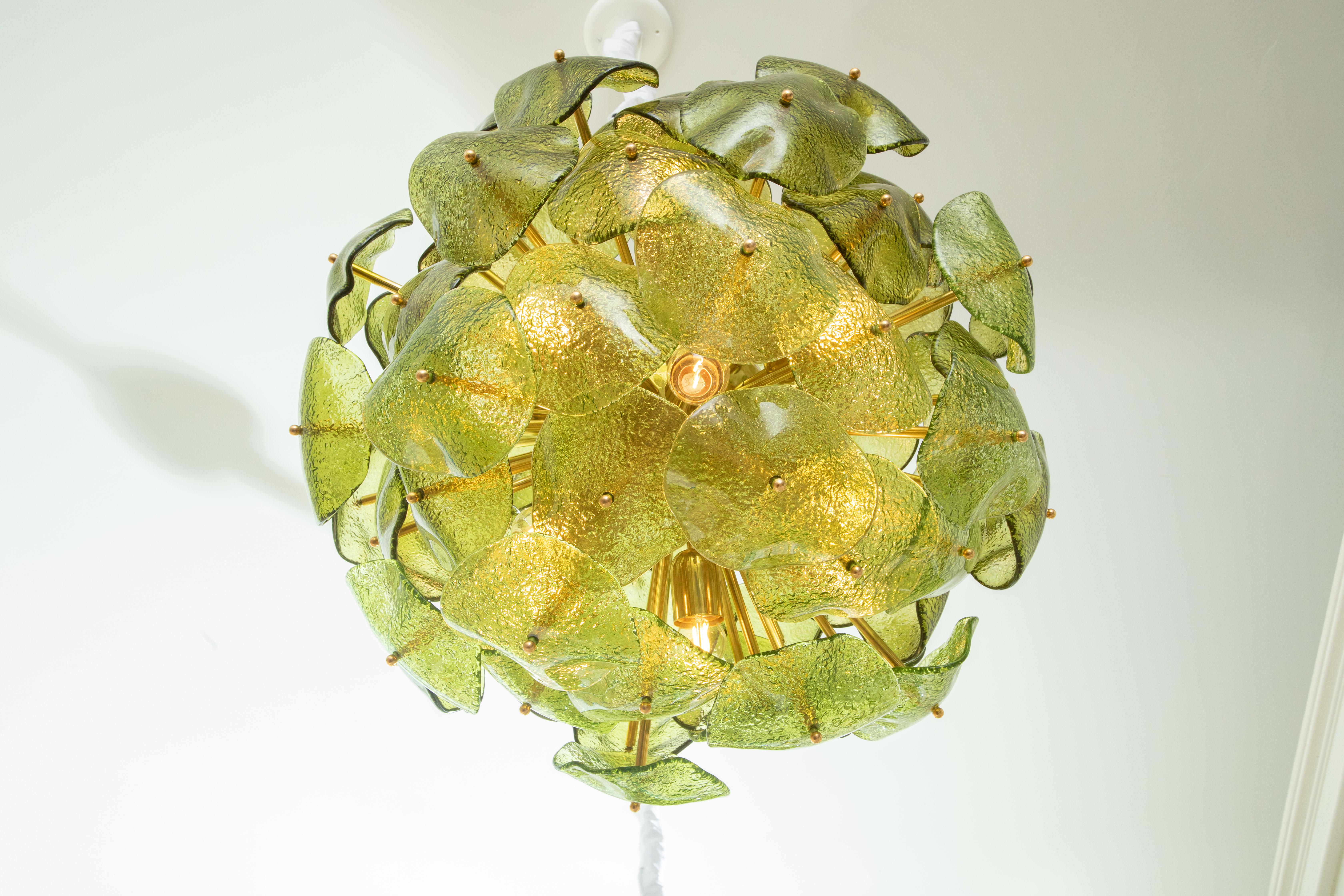 Modern chartreuse glass and brass sputnik chandelier, in Stock
Features 30 curved and textured chartreuse petal shaped glasses
Stunning design from all angles, luxury handcrafted by a team of artisans in Italy.
Dimensions are just for the glass body