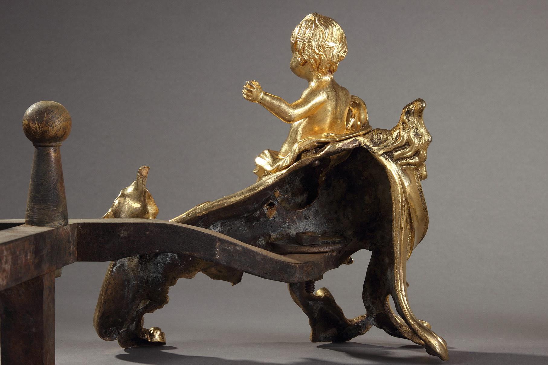 Paire de chenets en bronze ciselé et doré du 18ème siècle en vente 2