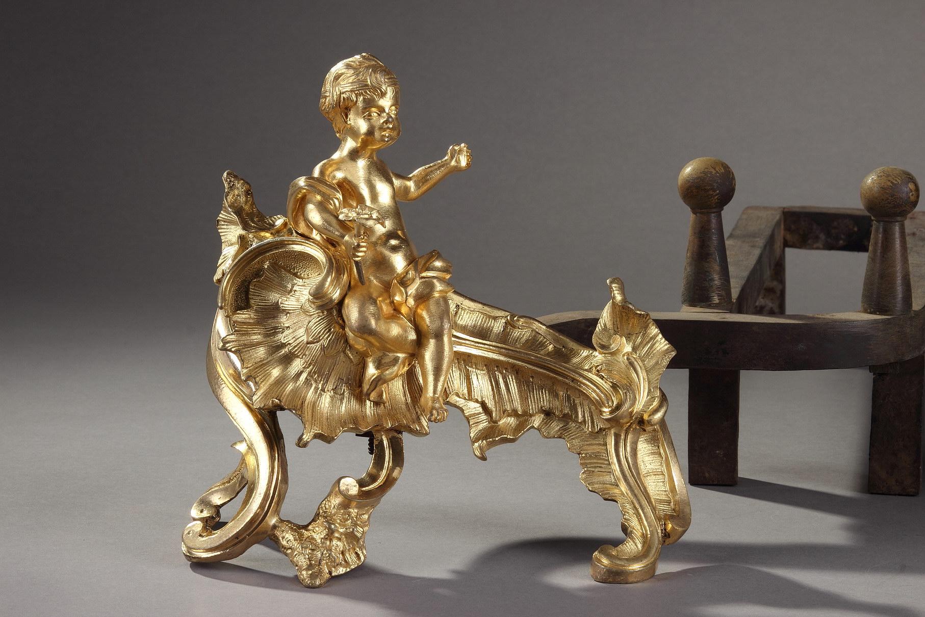 Français Paire de chenets en bronze ciselé et doré du 18ème siècle en vente