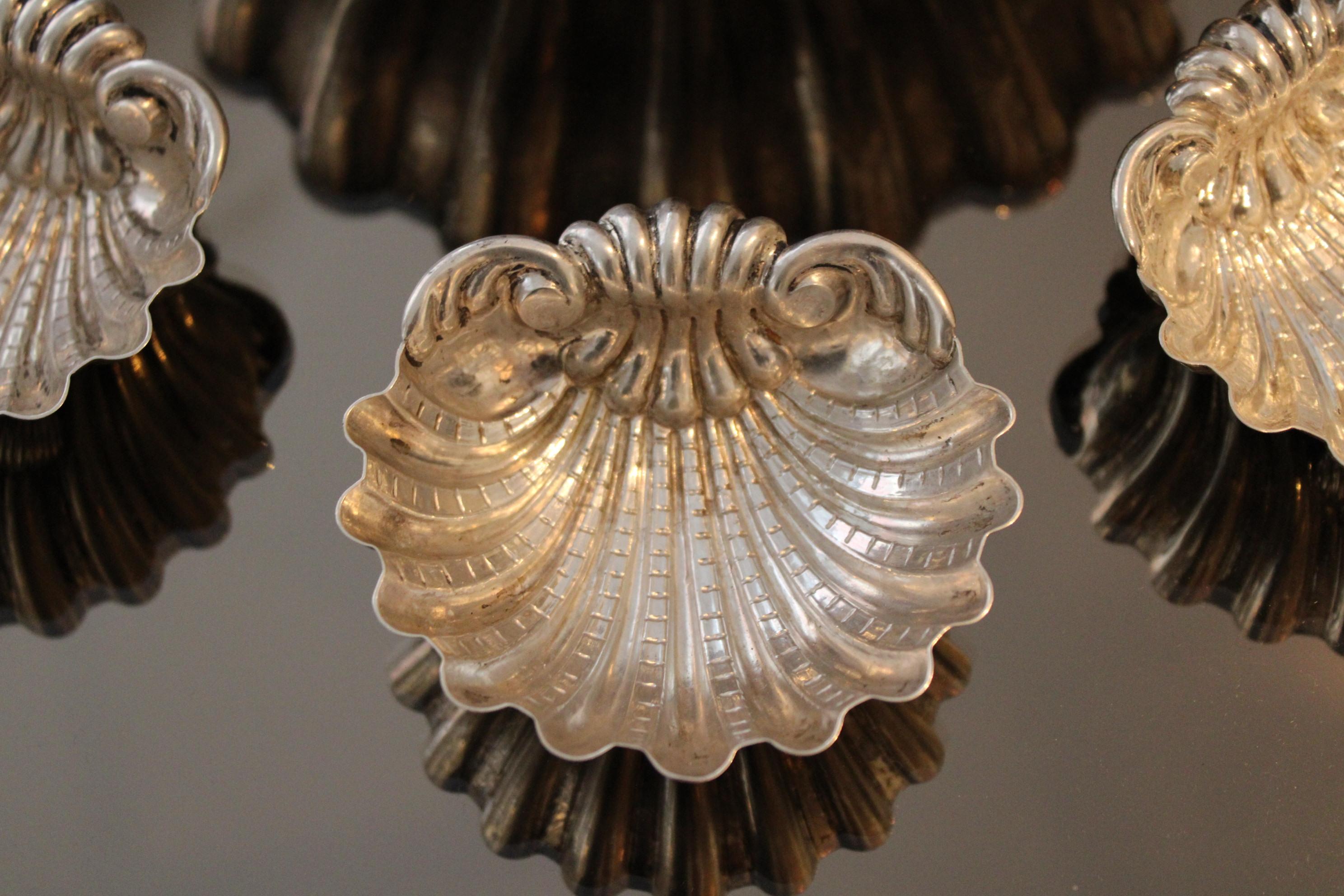 20th Century Pair of chased silver shells, stamped by the goldsmith Missaglia For Sale