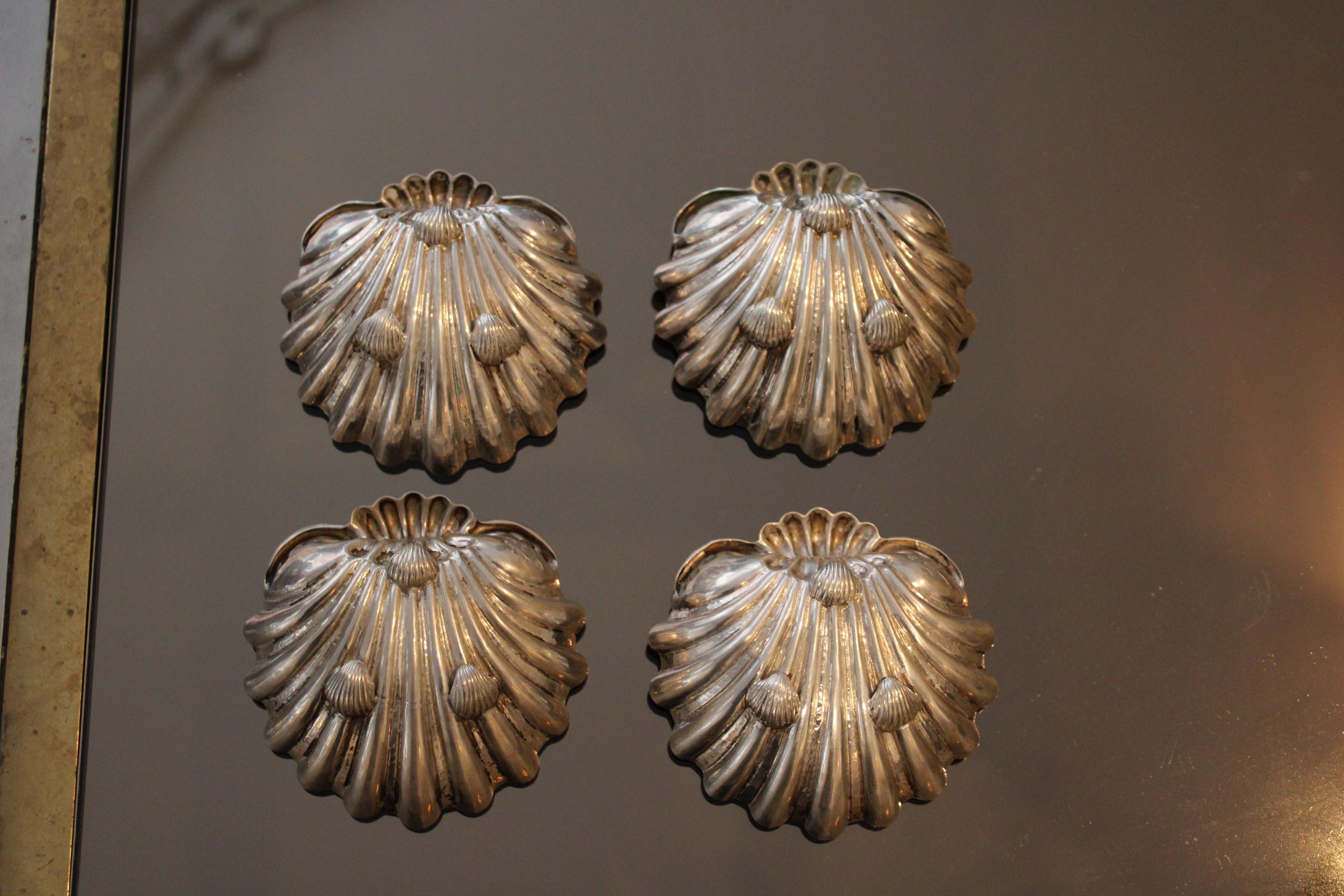 Pair of chased silver shells, stamped by the goldsmith Missaglia For Sale 2