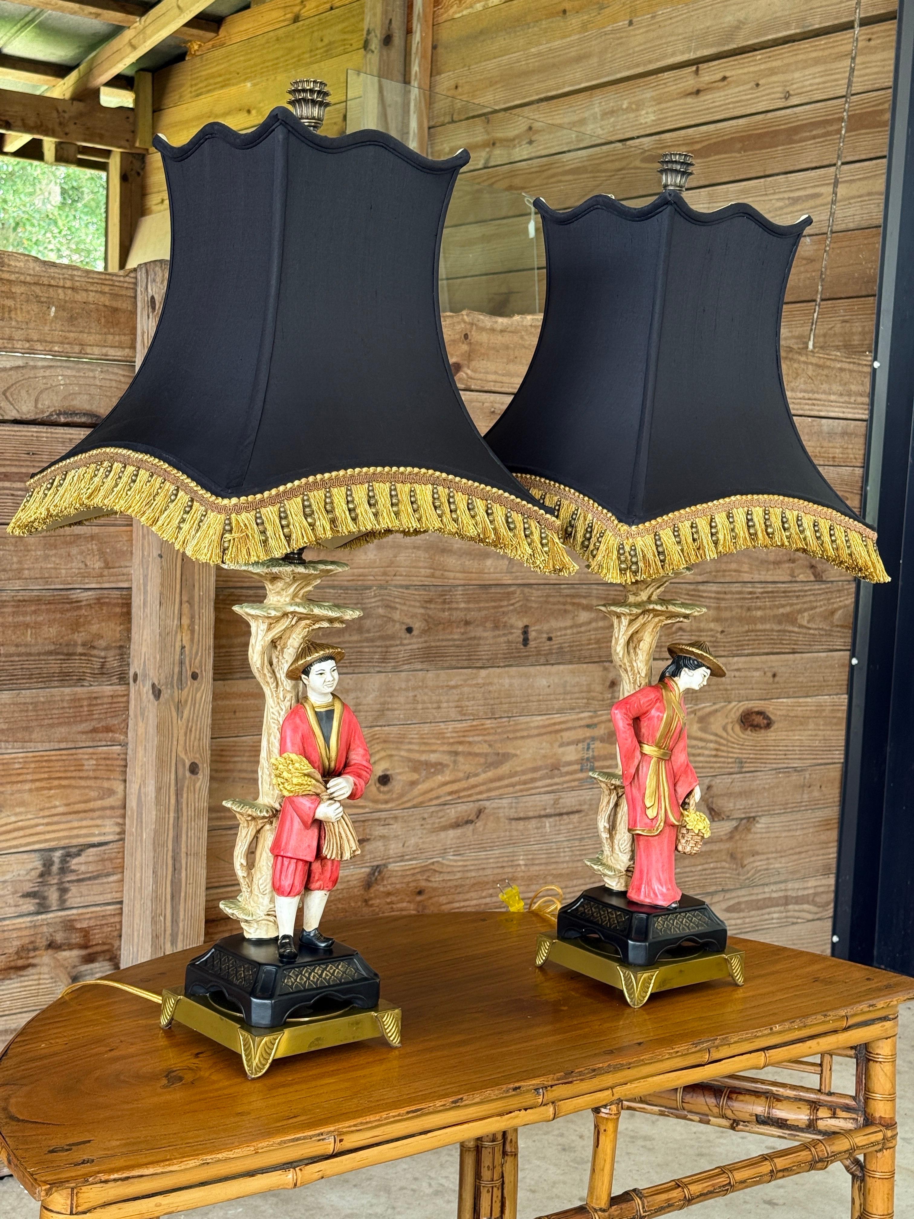 Pareja de lámparas de sobremesa de chinoiserie de Chelsea House con pantallas negras en venta 10