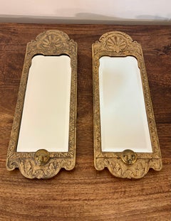 Pareja de Espejos de Madera Tallada Dorada de Chelsea House con Crestas de Concha, Cristal Biselado