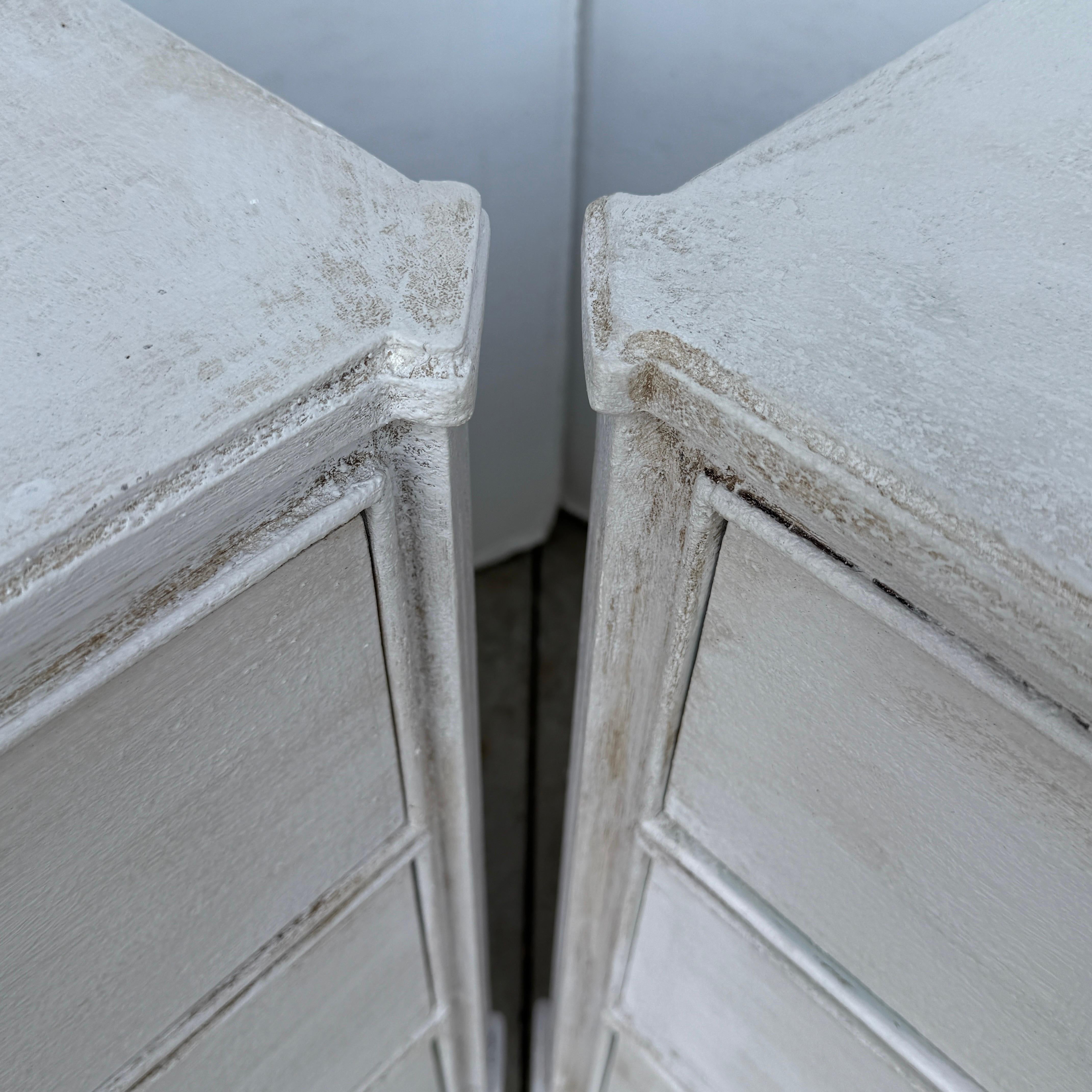 Paar Chelsea Textiles Gustavian Chest of Drawers Nachttische im Zustand „Gut“ im Angebot in Haddonfield, NJ