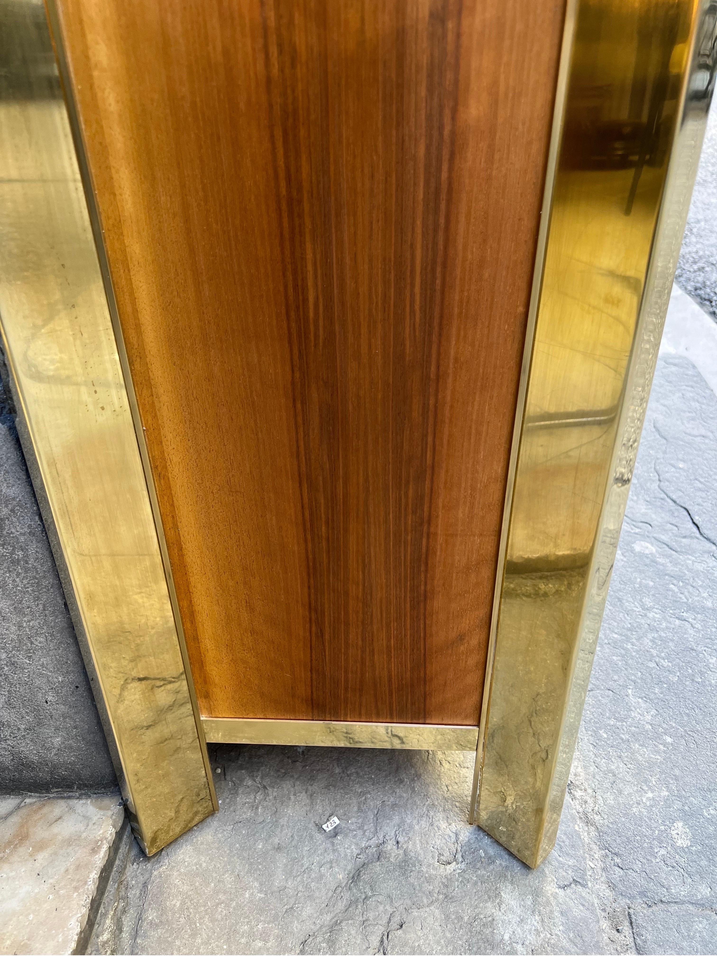 Pair of Cherry Wood and Brass Bookcases, 1980s For Sale 10