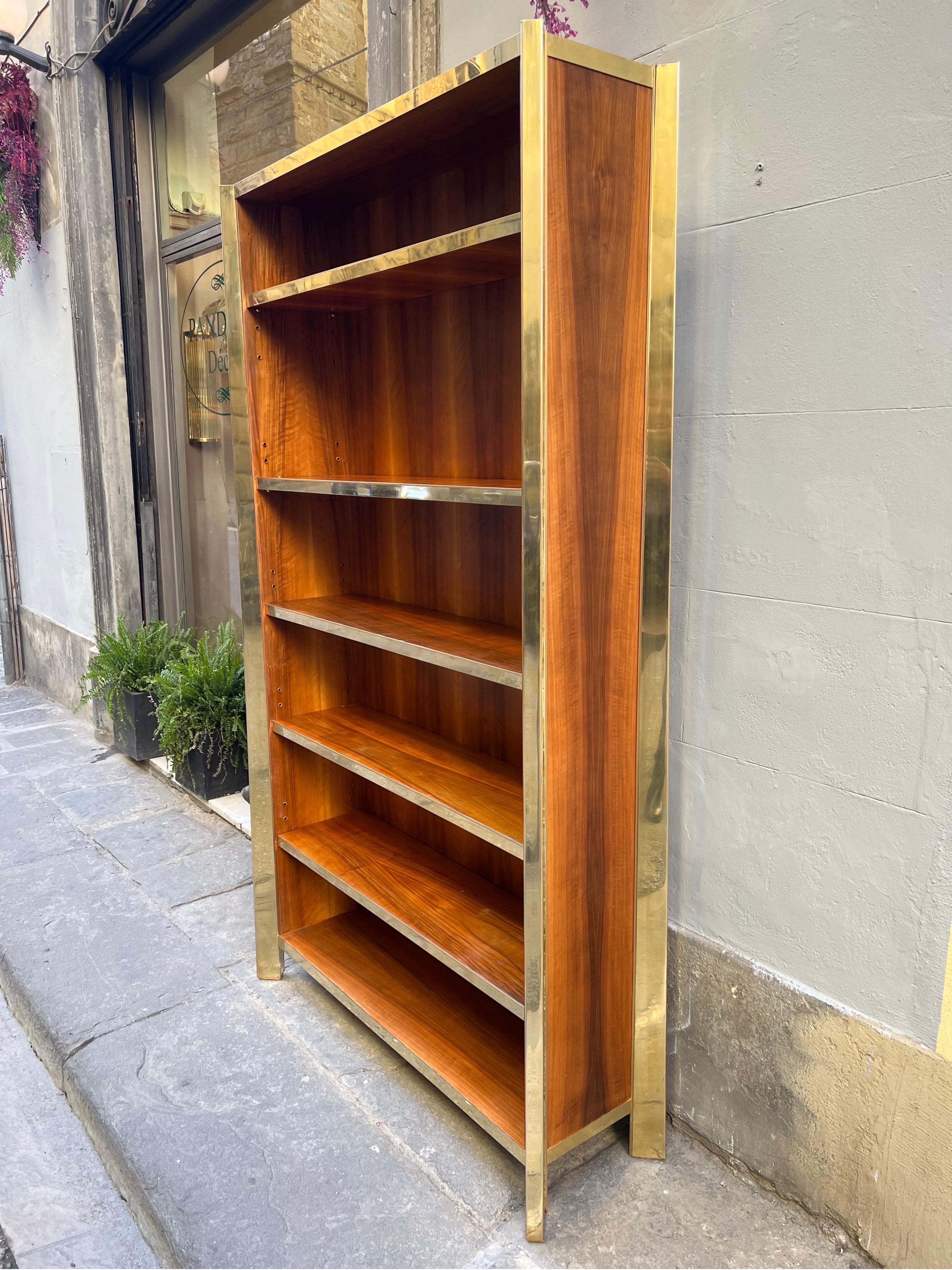 Pair of Cherry Wood and Brass Bookcases, 1980s In Excellent Condition For Sale In Florence, IT