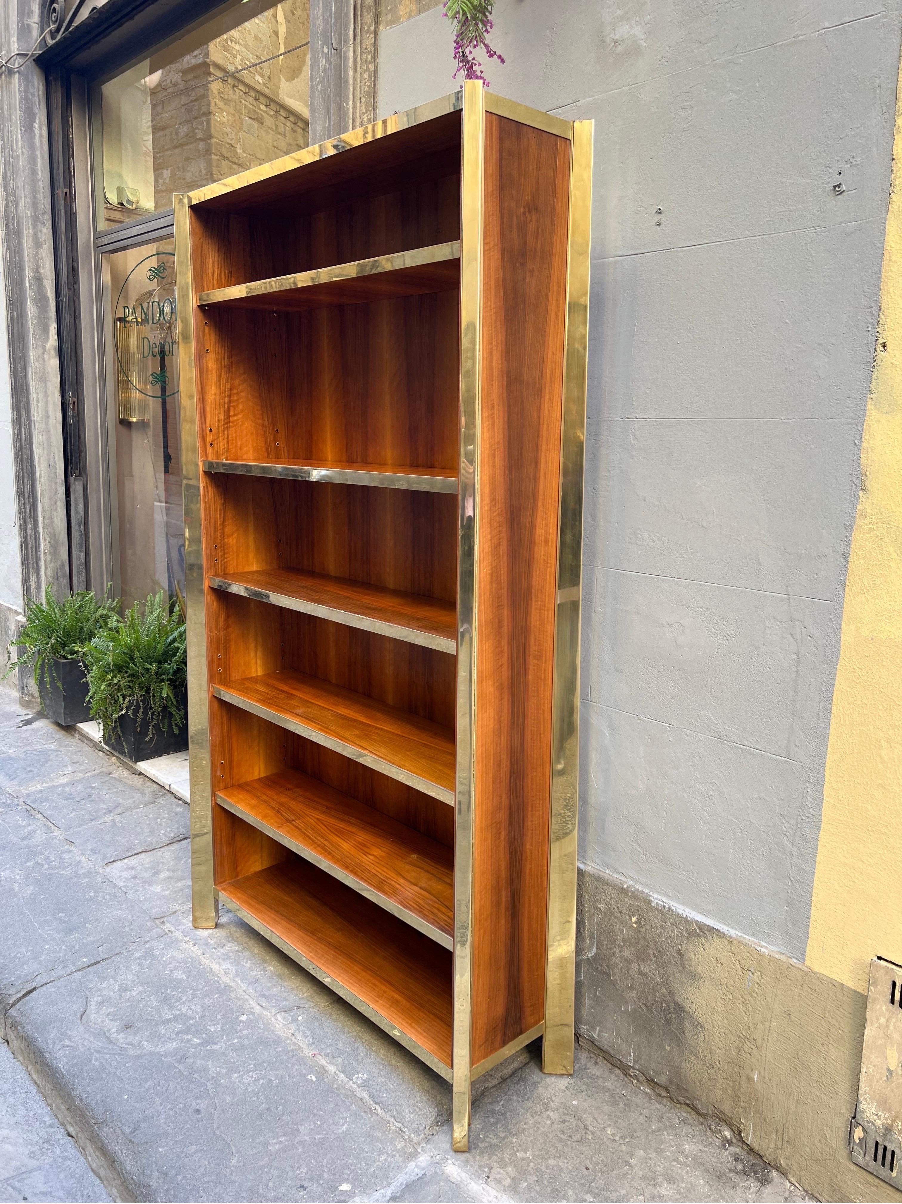 Pair of Cherry Wood and Brass Bookcases, 1980s For Sale 1