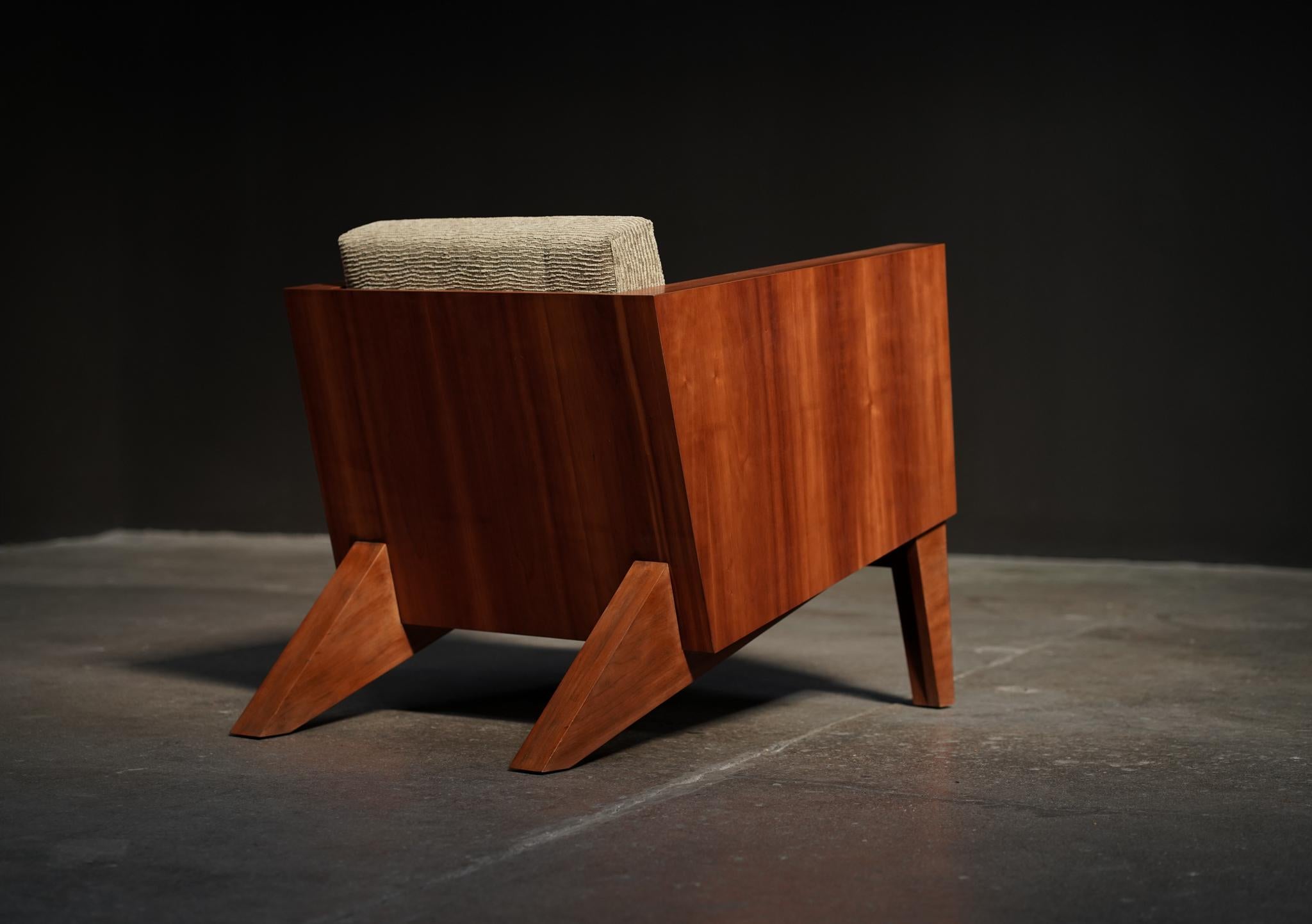 Paar Kirschbaum Wood Lounge Stühle (Textil) im Angebot