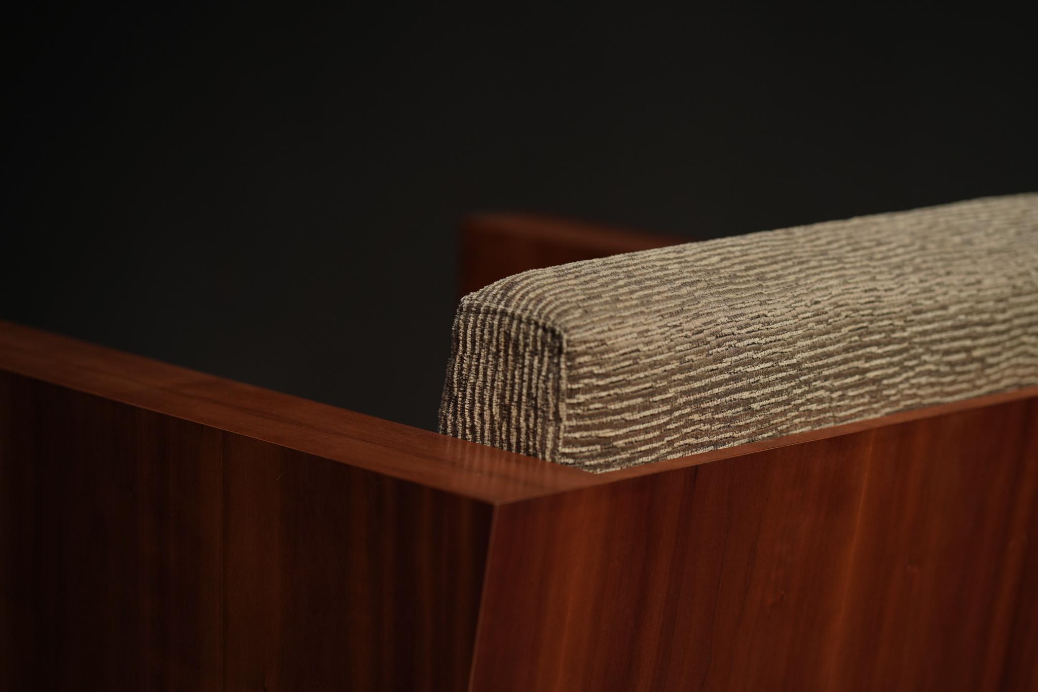 Paar Kirschbaum Wood Lounge Stühle im Angebot 1
