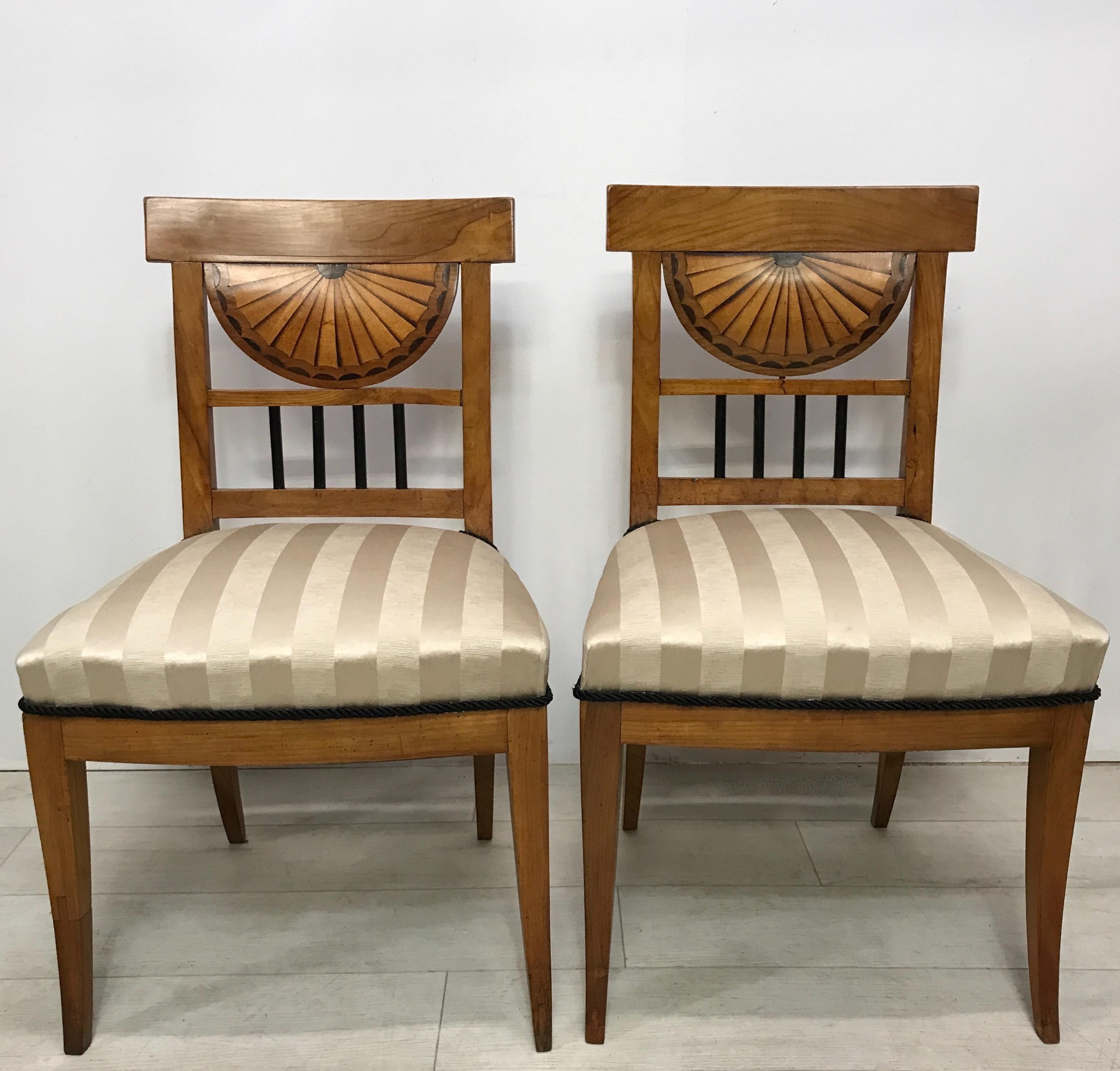 Pair of Cherrywood Biedermeier Side Chairs, European Early 19th Century For Sale 9