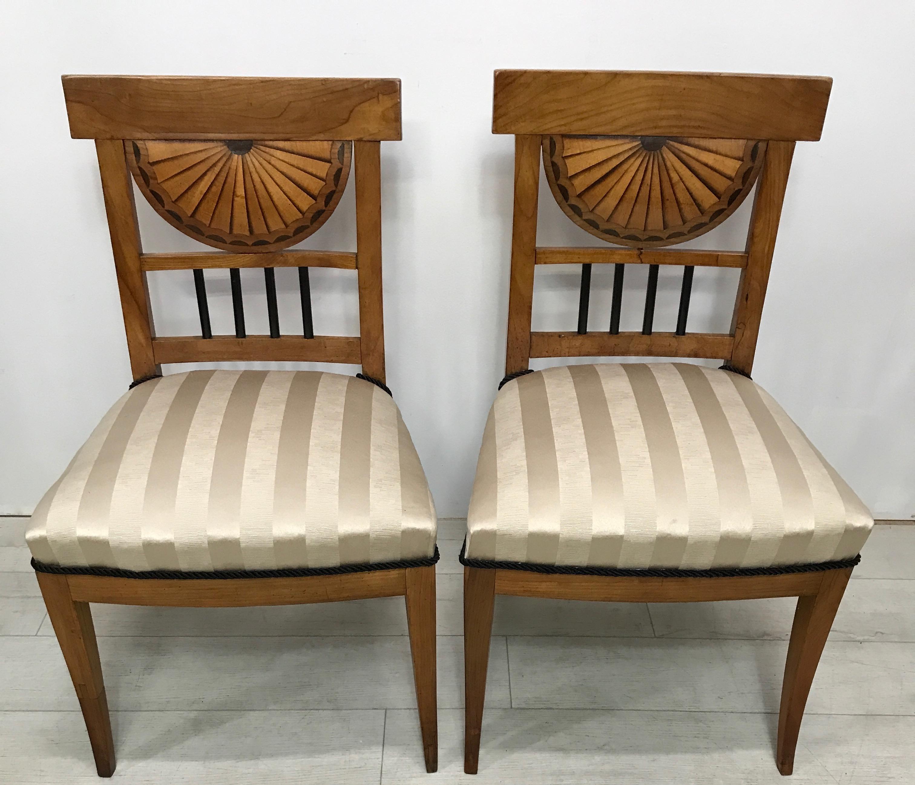 Inlay Pair of Cherrywood Biedermeier Side Chairs, European Early 19th Century For Sale