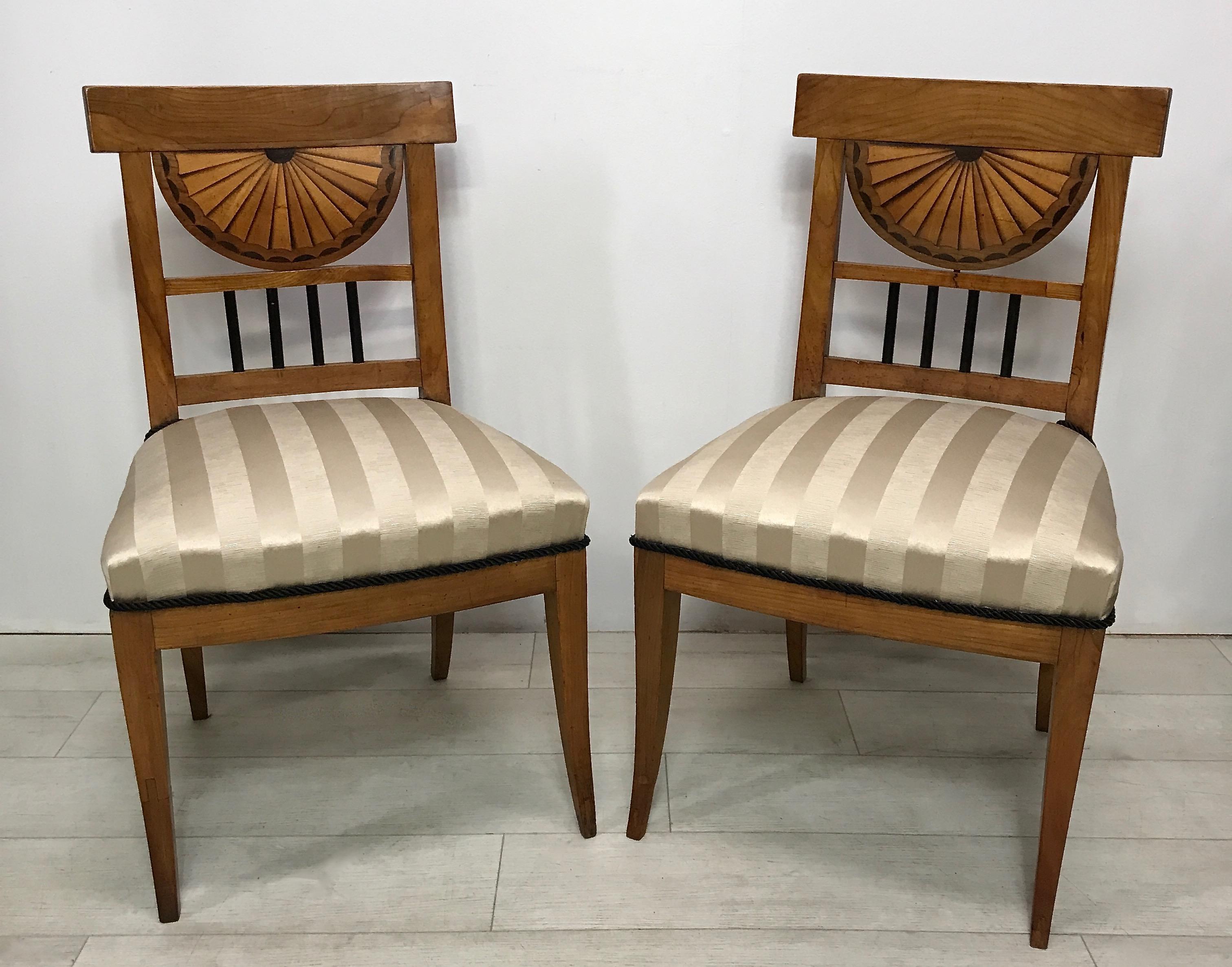 Pair of Cherrywood Biedermeier Side Chairs, European Early 19th Century For Sale 2