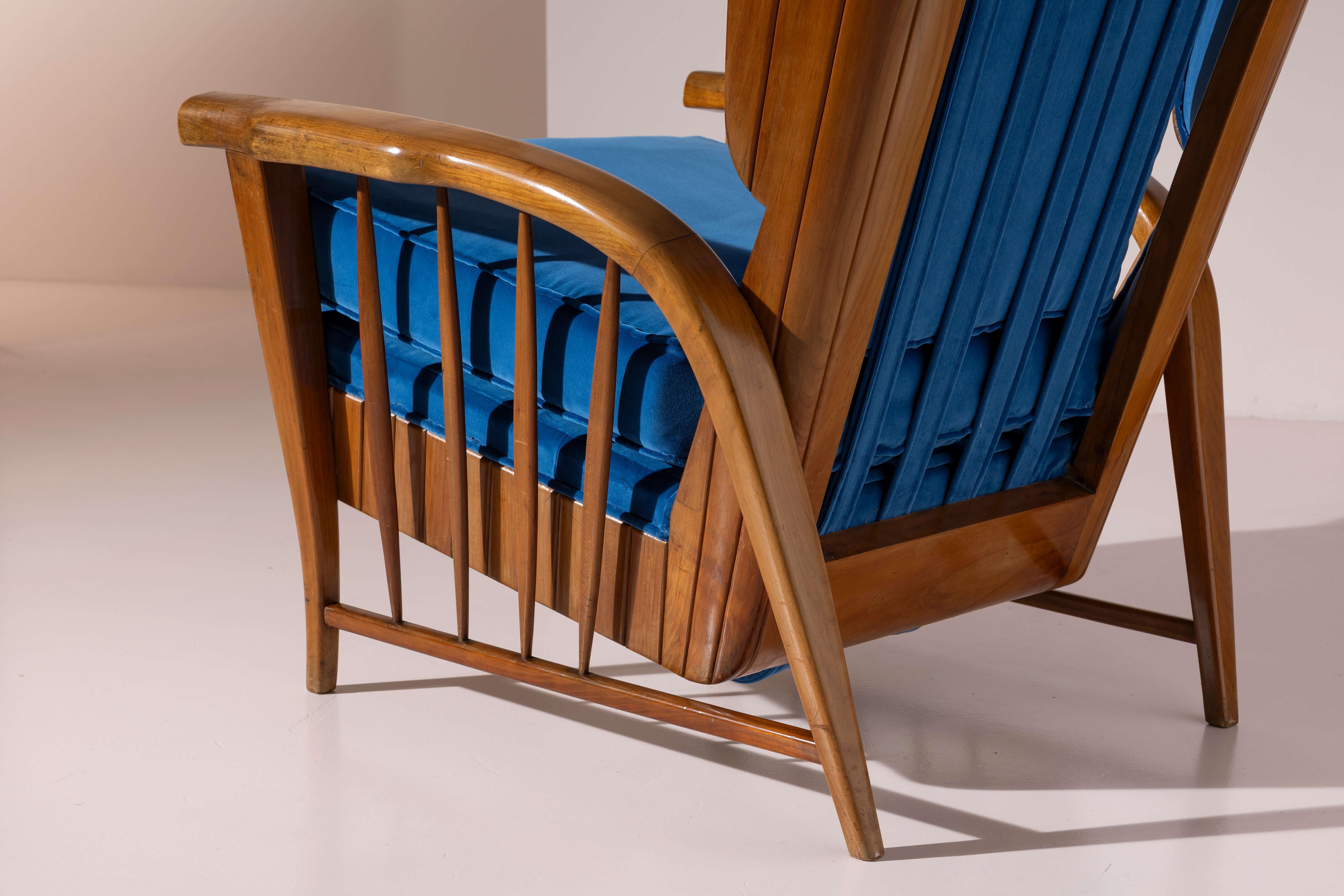 Pair of cherrywood lounge chairs, Italy, 1950s For Sale 3