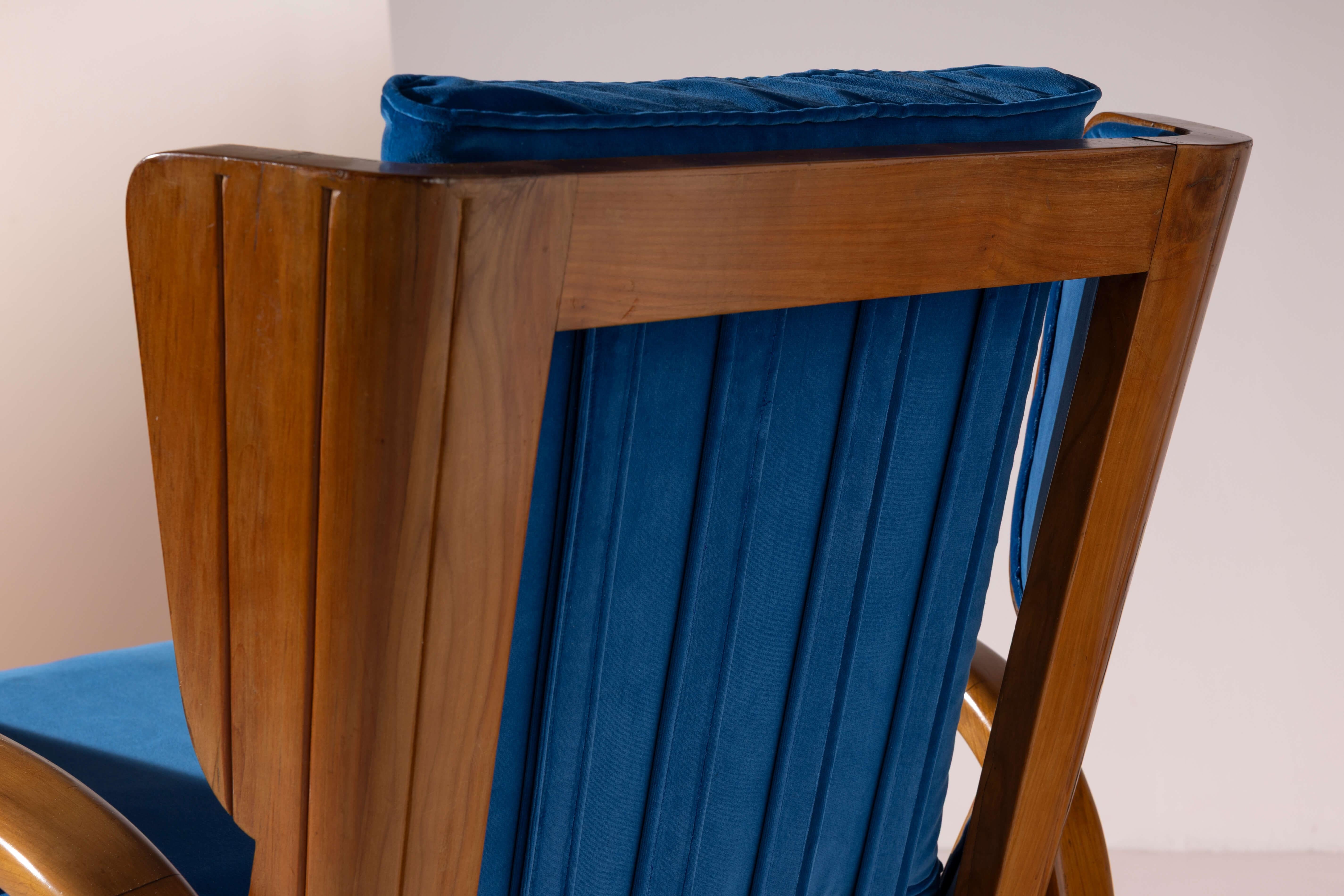 Pair of cherrywood lounge chairs, Italy, 1950s For Sale 4