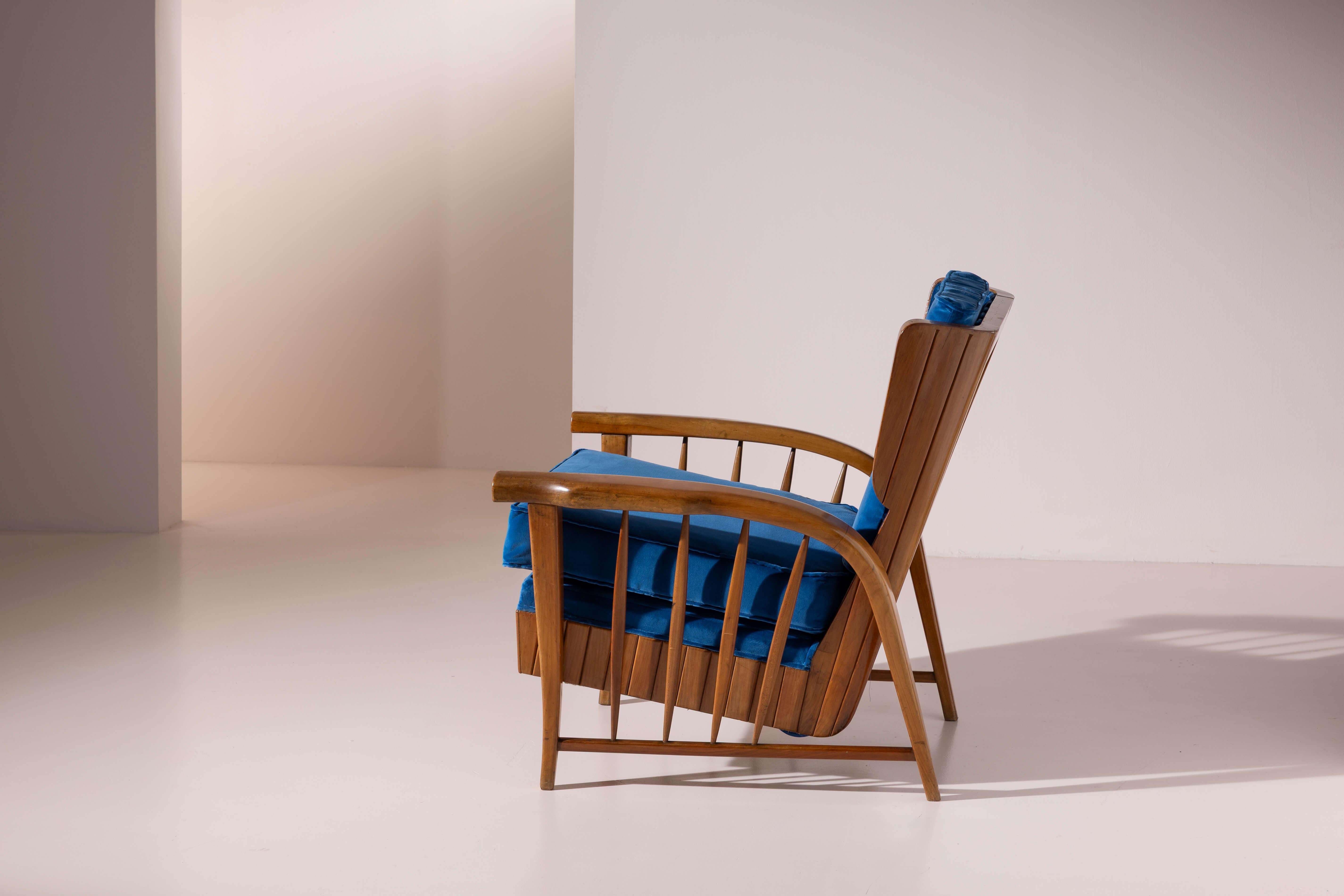 Pair of cherrywood lounge chairs, Italy, 1950s For Sale 1